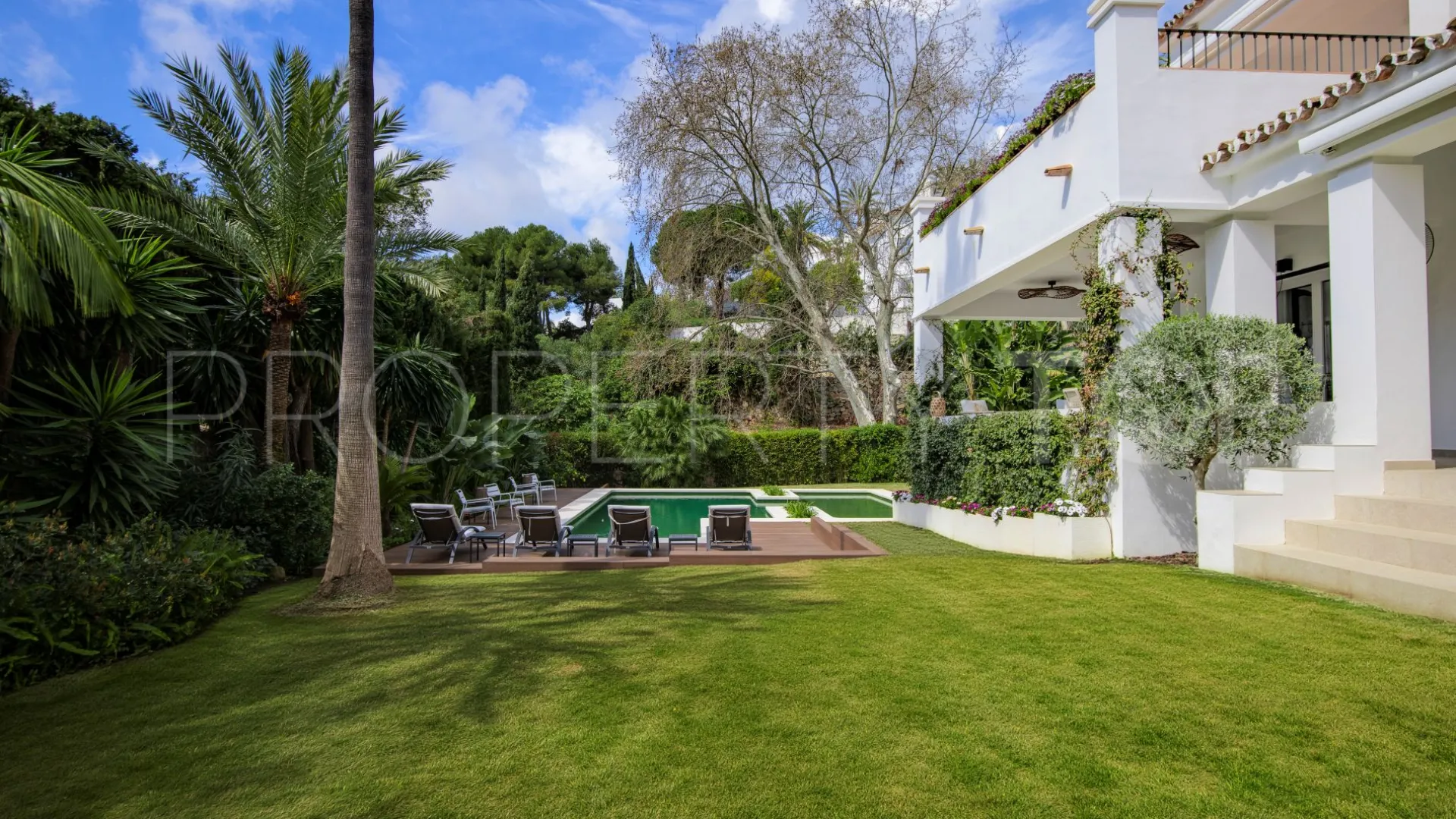 Buy Marbella Golden Mile villa with 5 bedrooms