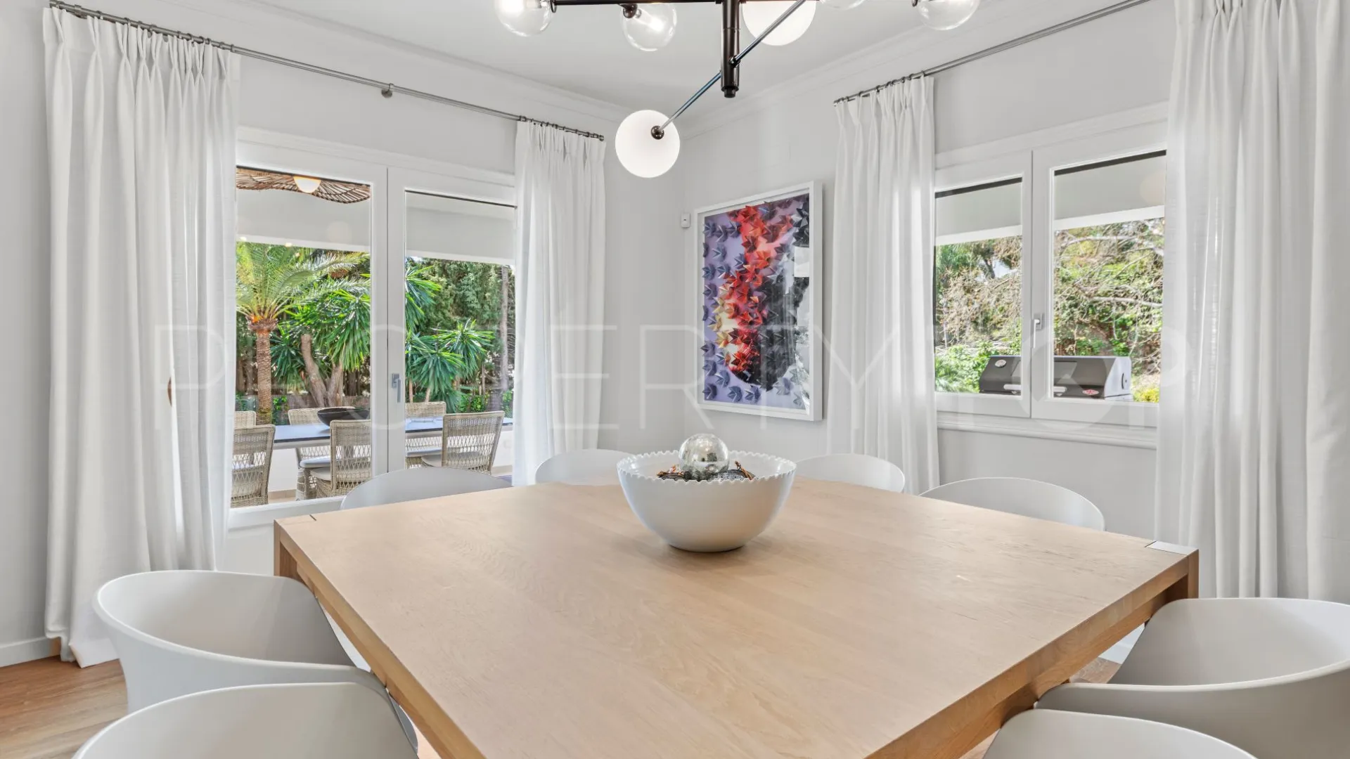Buy Marbella Golden Mile villa with 5 bedrooms