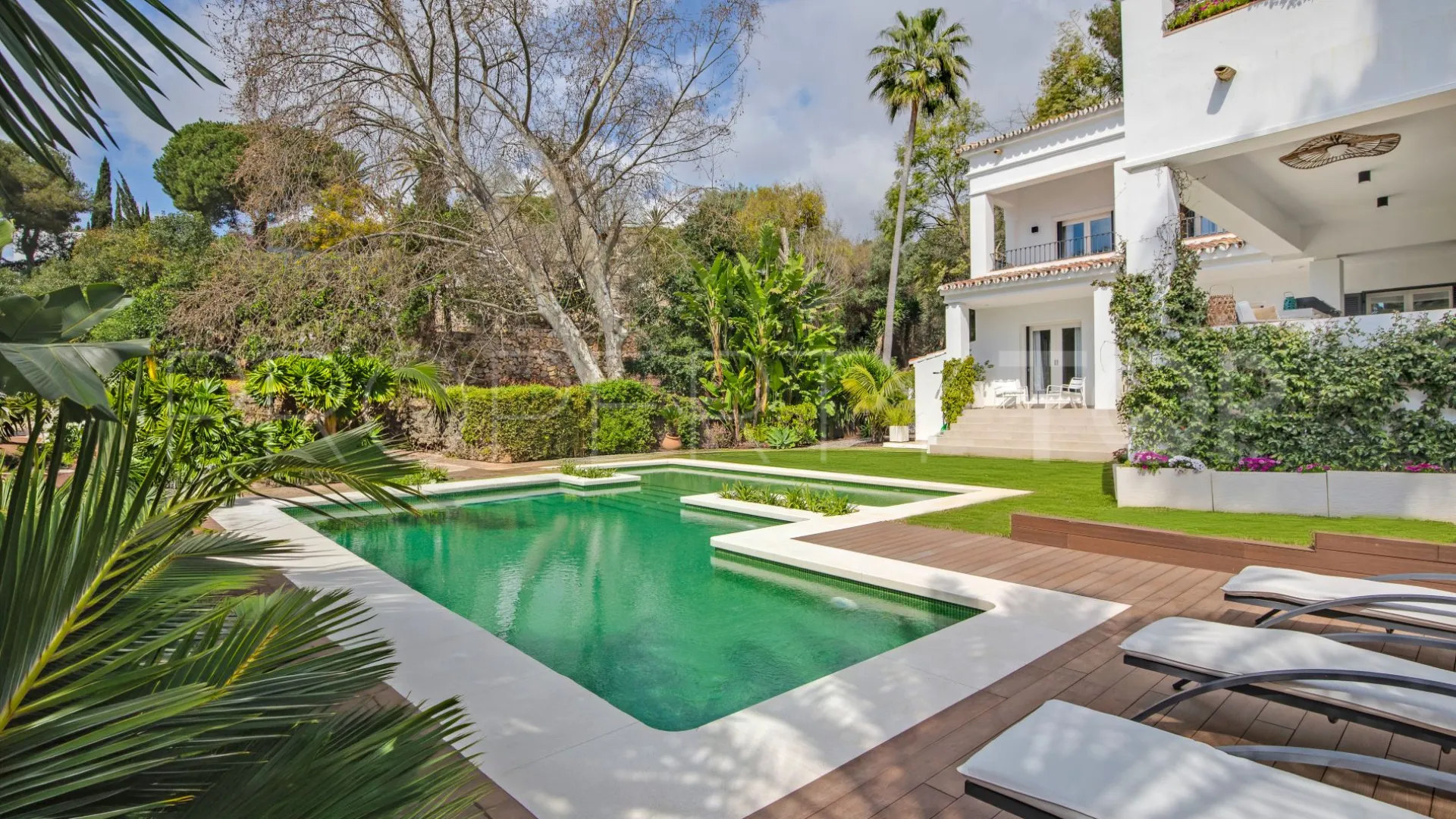 Buy Marbella Golden Mile villa with 5 bedrooms