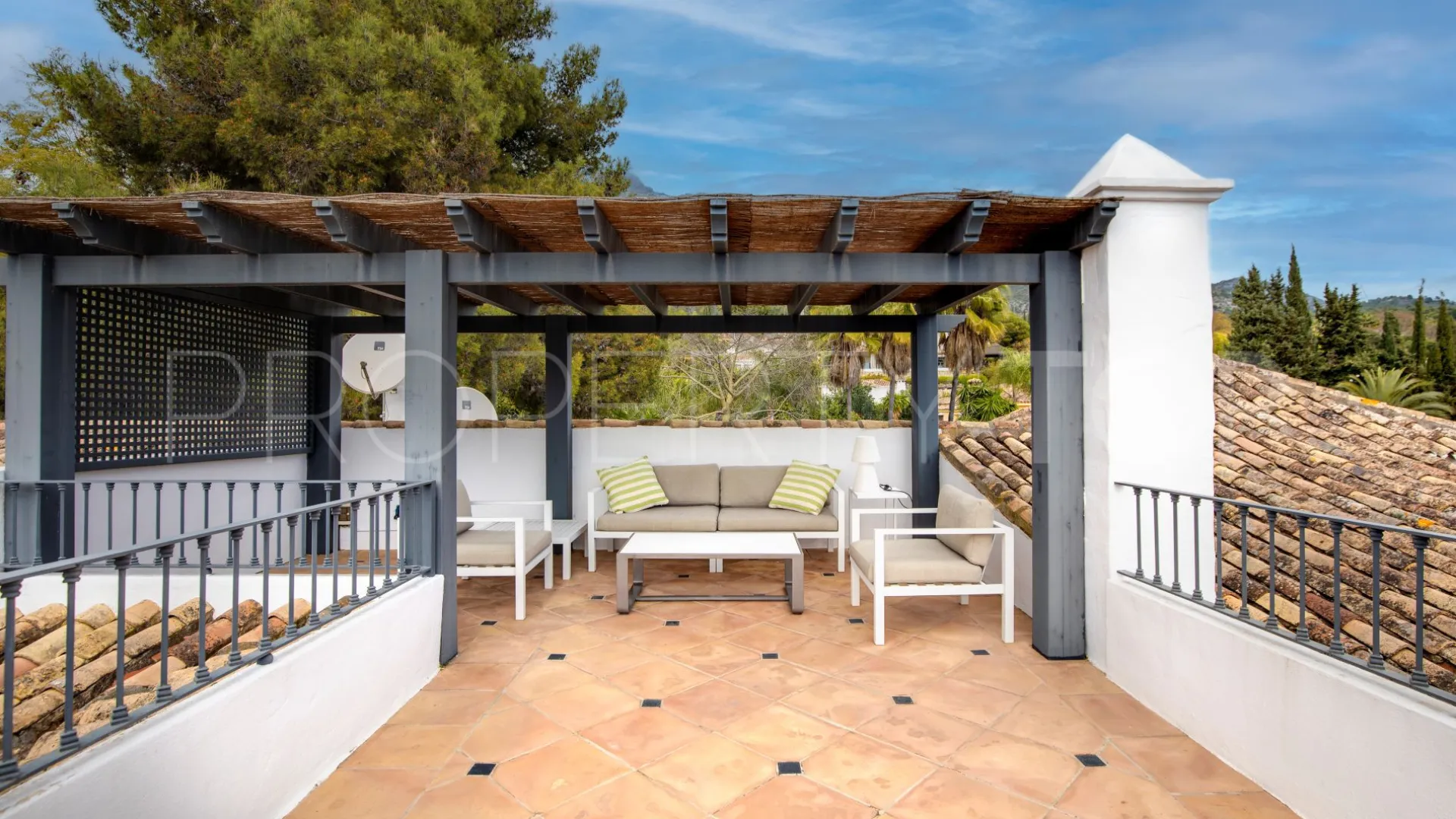 Buy Marbella Golden Mile villa with 5 bedrooms