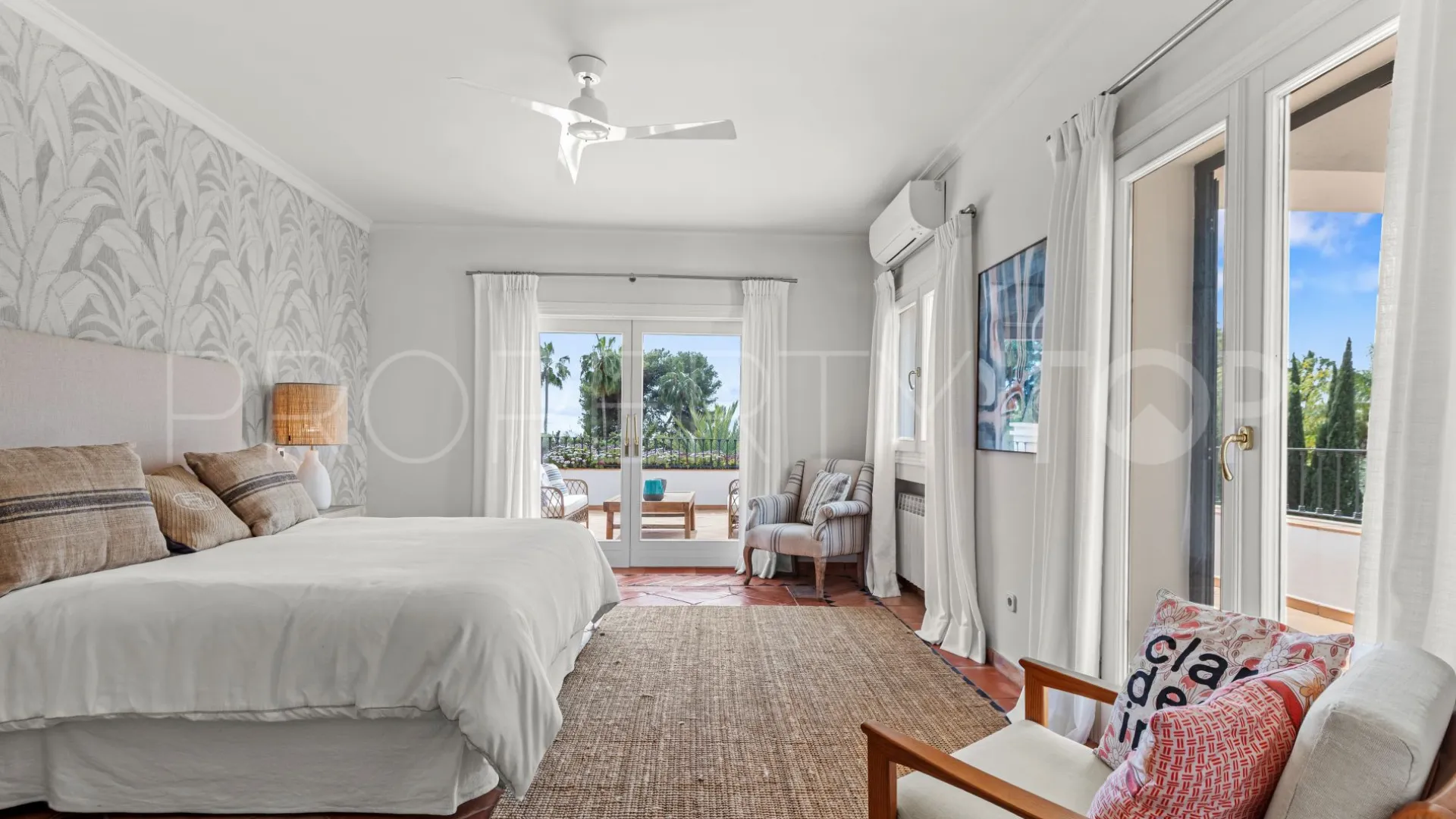 Buy Marbella Golden Mile villa with 5 bedrooms