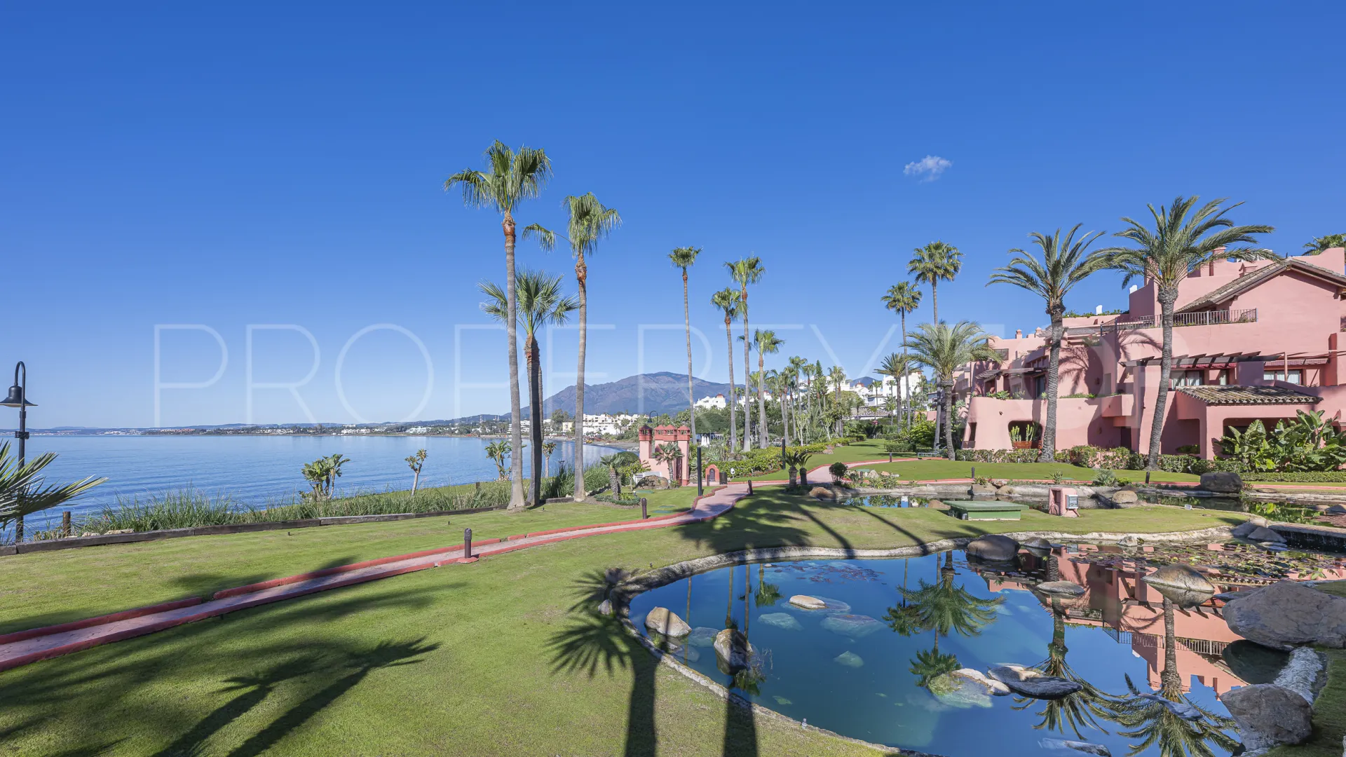 Estepona, apartamento planta baja en venta de 3 dormitorios