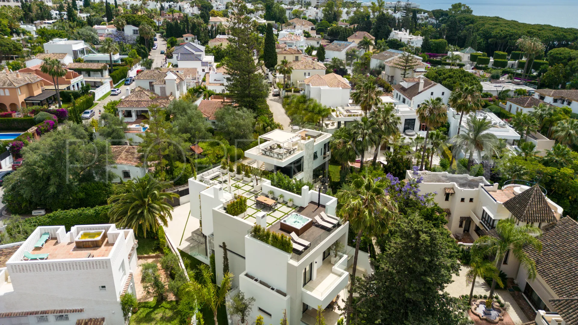 Villa for sale in Marbella Golden Mile with 5 bedrooms