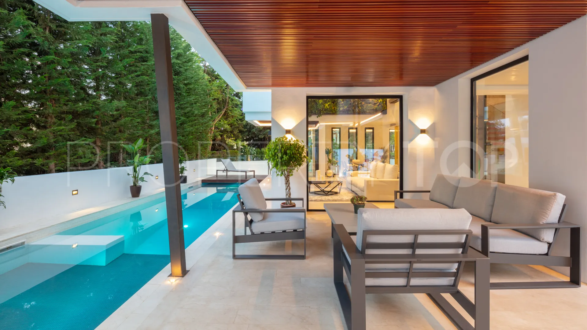 Villa for sale in Marbella Golden Mile with 5 bedrooms