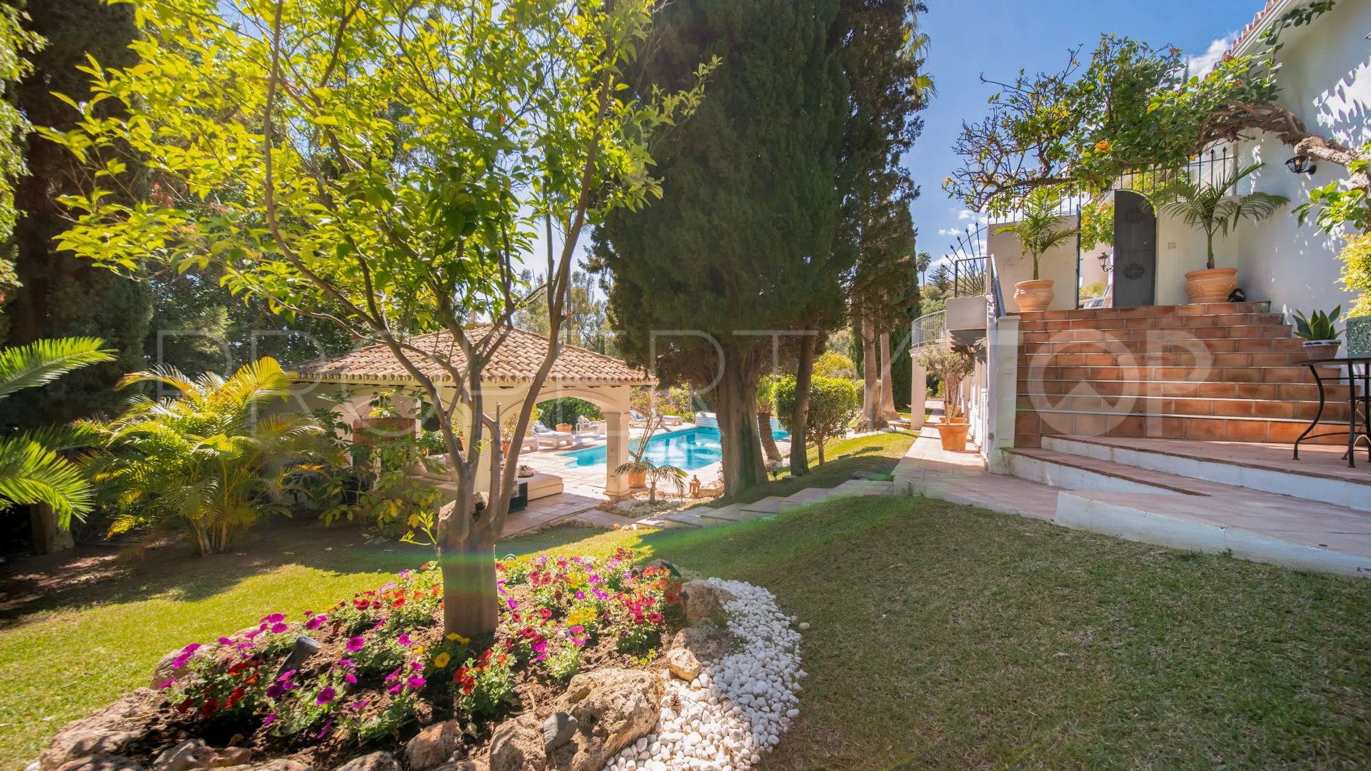 For sale 5 bedrooms villa in Benahavis