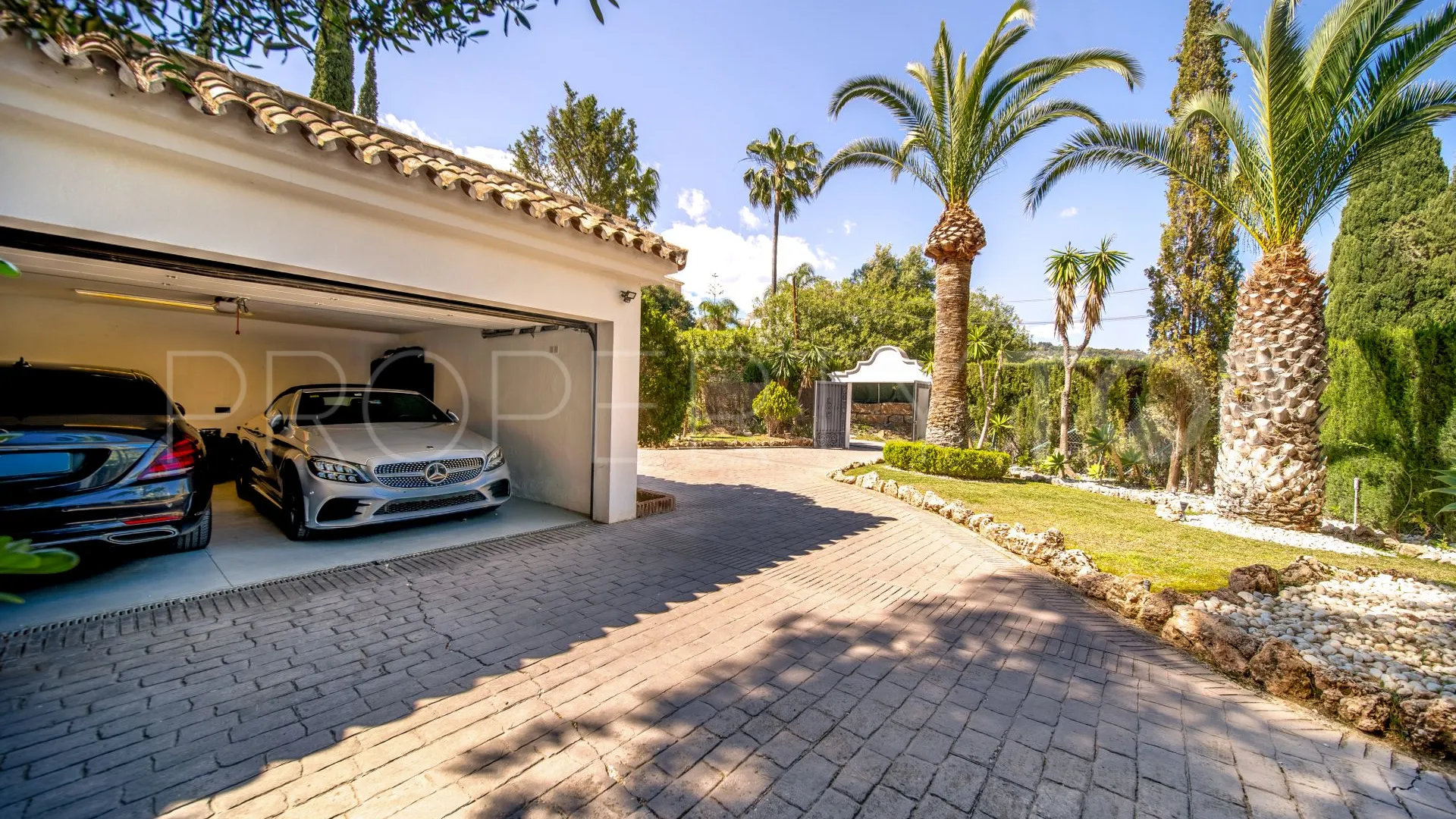 For sale 5 bedrooms villa in Benahavis