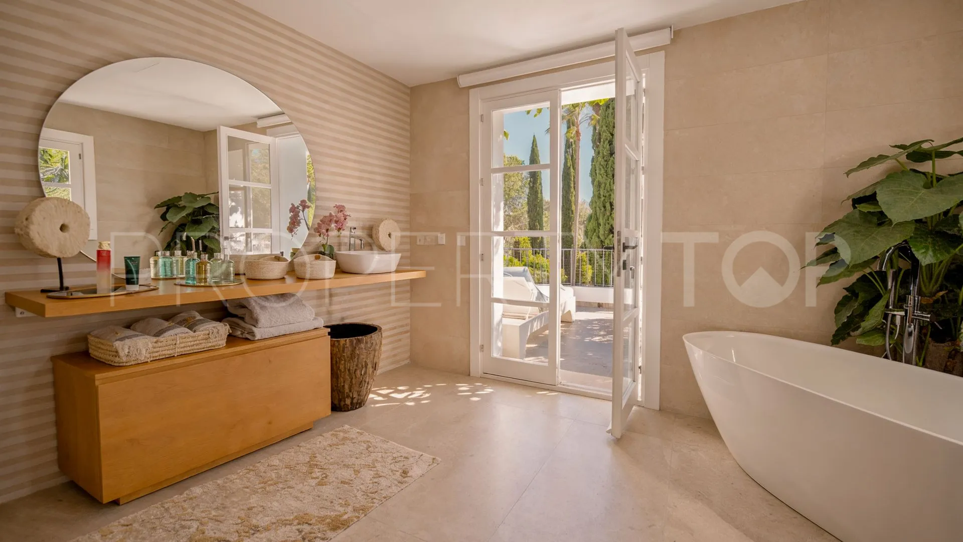 For sale 5 bedrooms villa in Benahavis