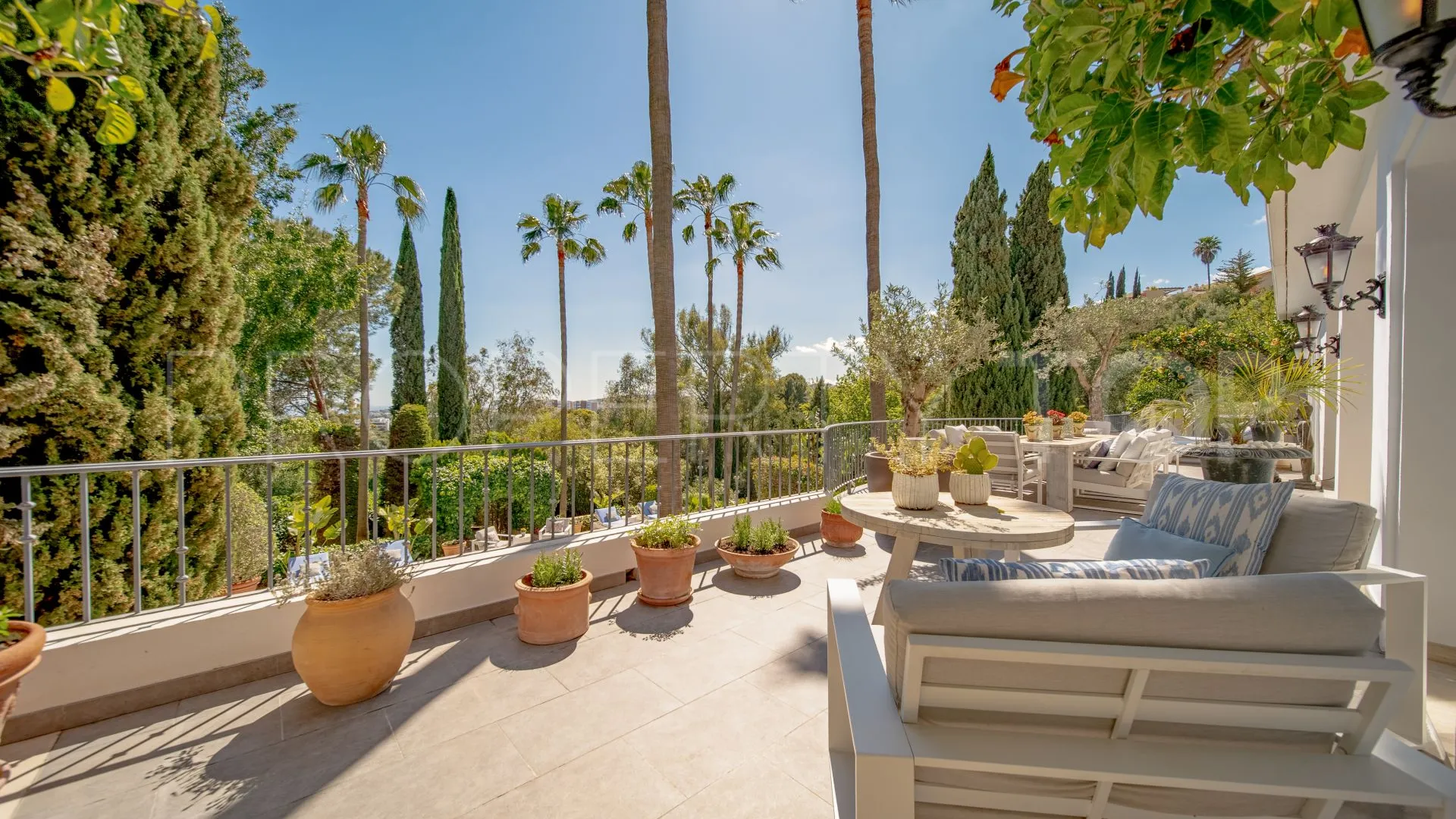 For sale 5 bedrooms villa in Benahavis