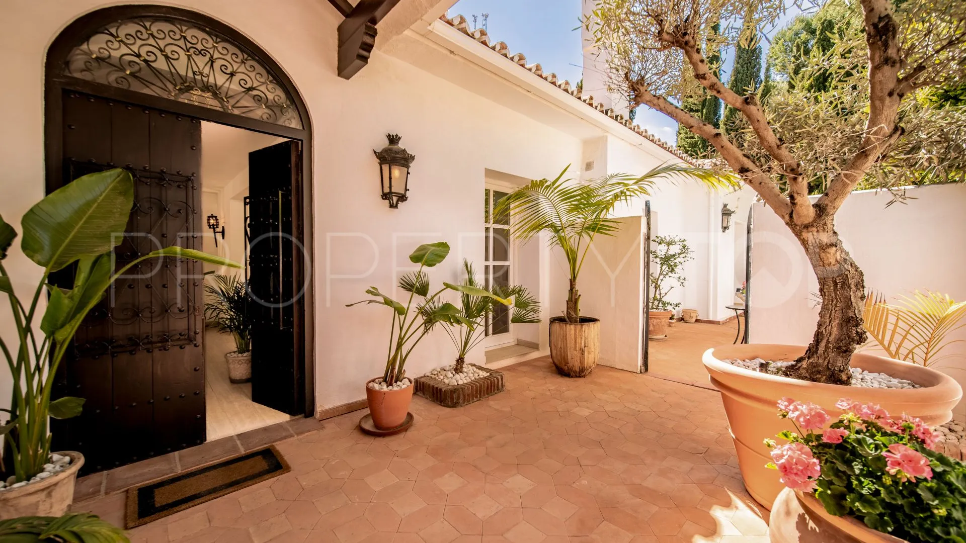 For sale 5 bedrooms villa in Benahavis