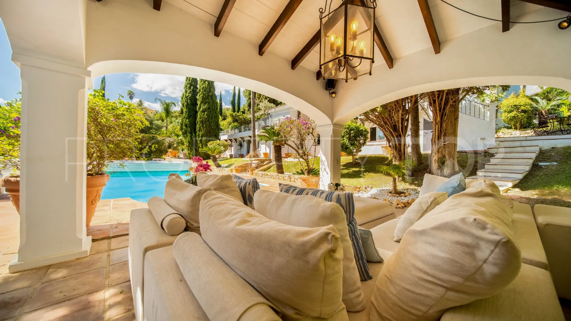 For sale 5 bedrooms villa in Benahavis