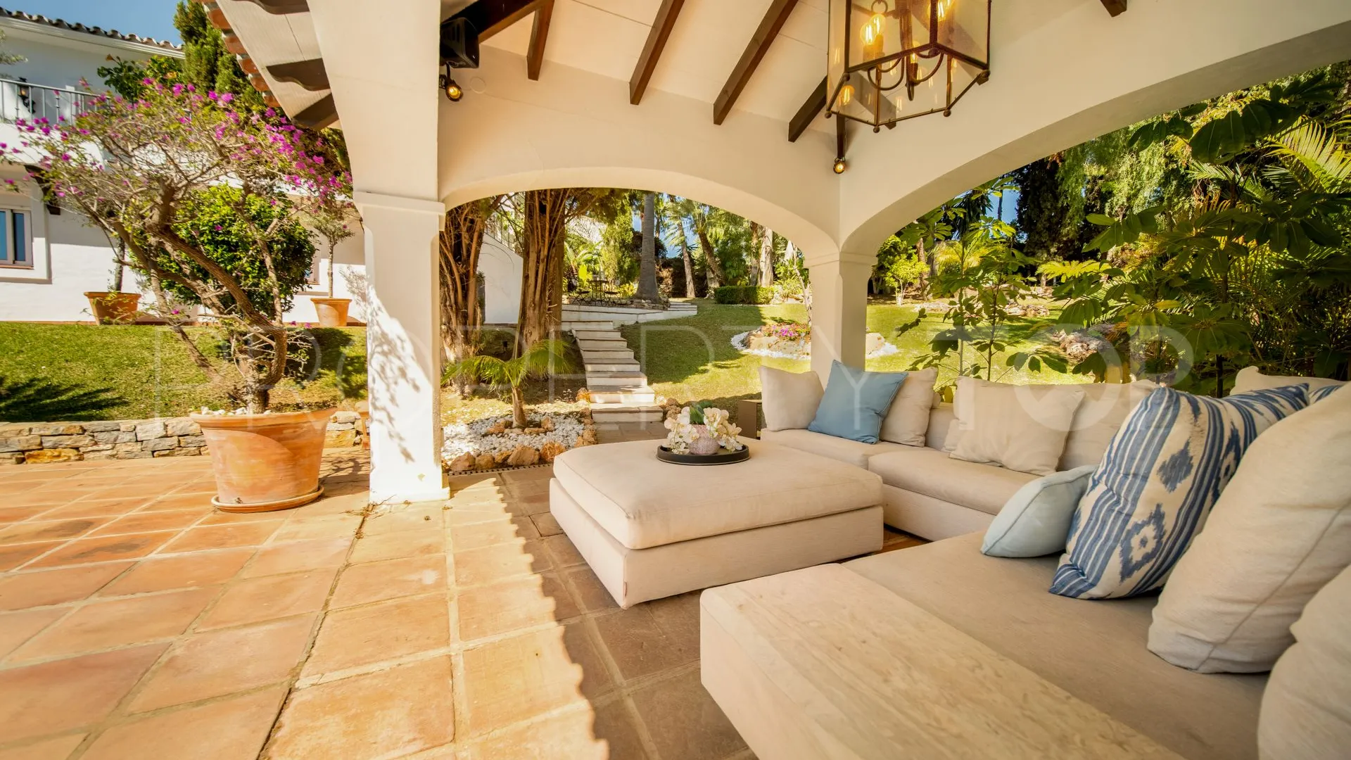 For sale 5 bedrooms villa in Benahavis