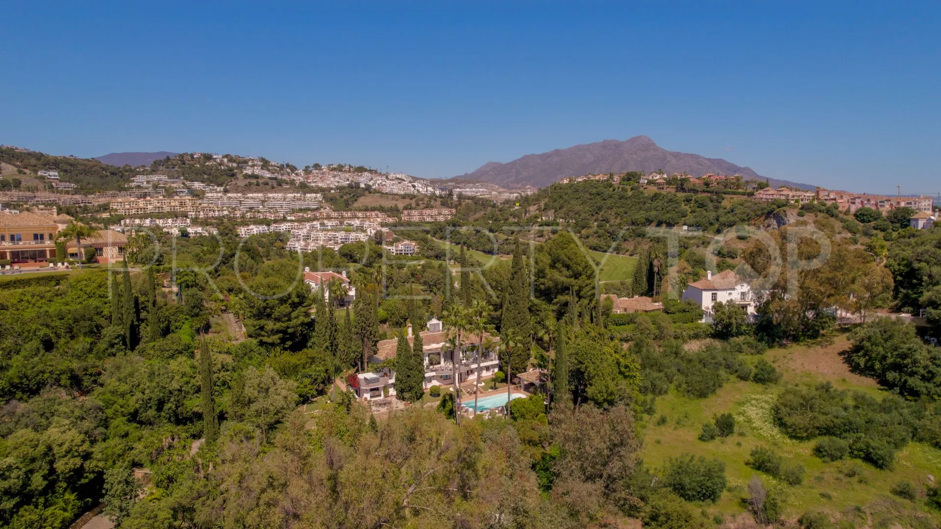 For sale 5 bedrooms villa in Benahavis