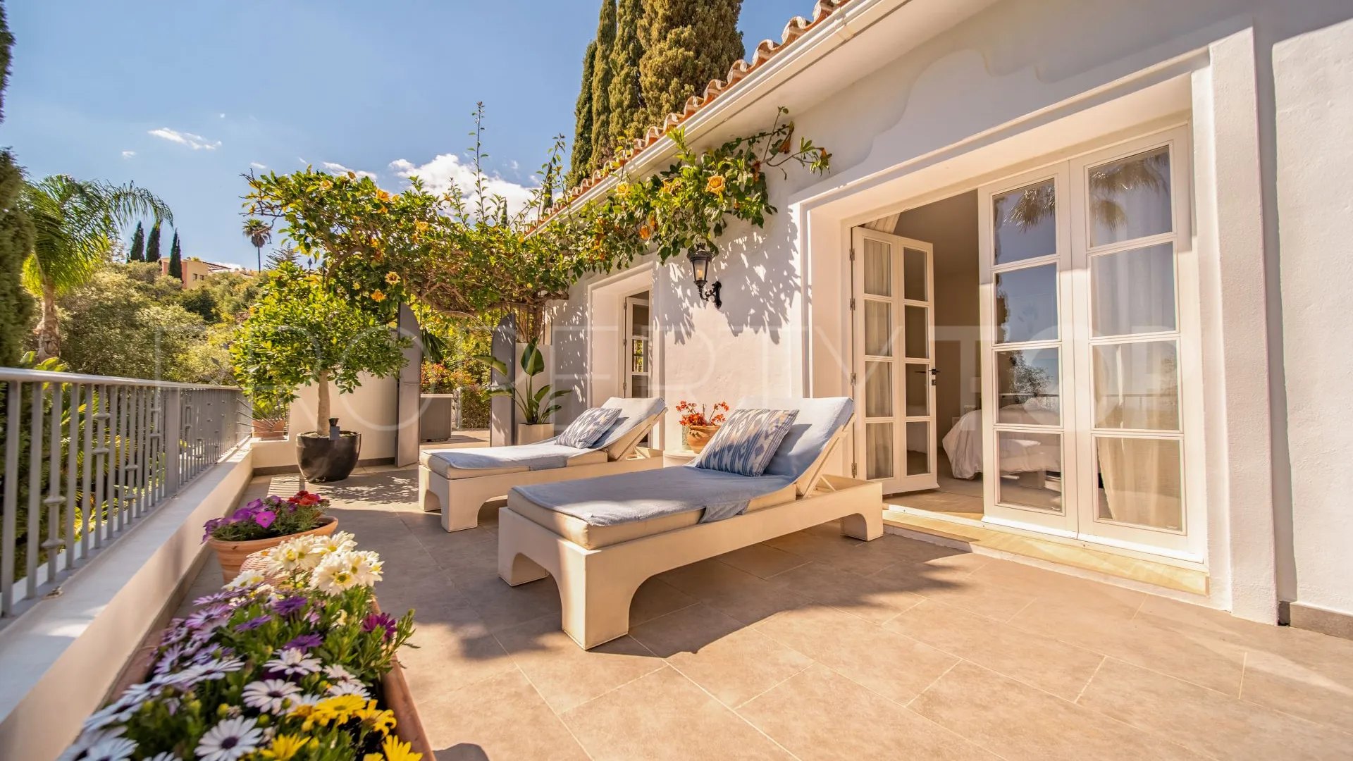 For sale 5 bedrooms villa in Benahavis