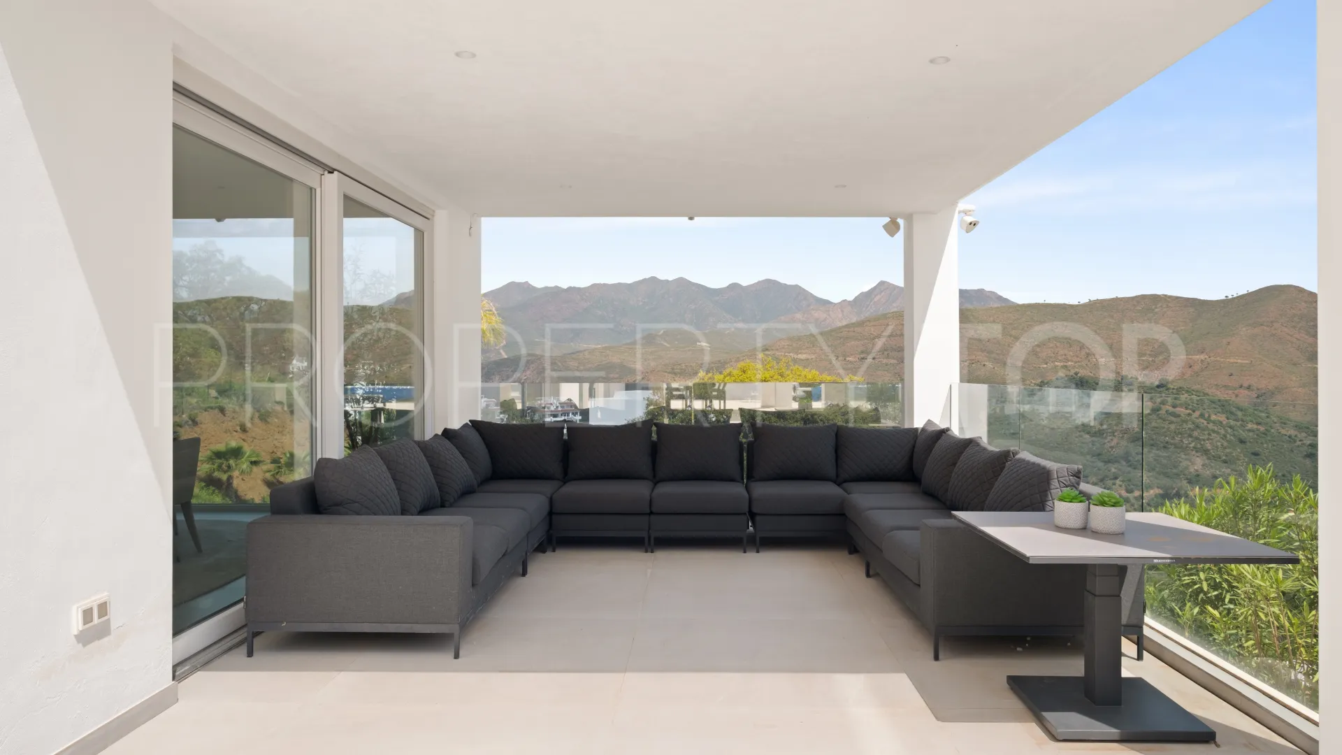 Villa for sale in La Mairena