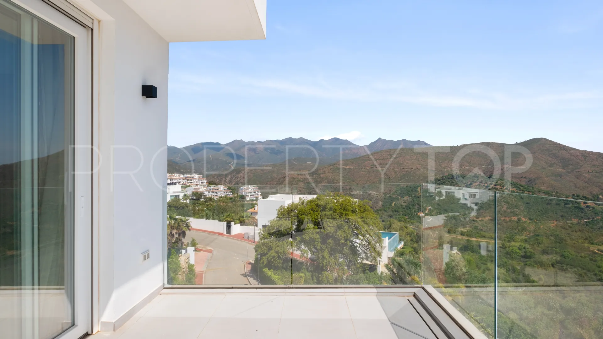 Villa for sale in La Mairena