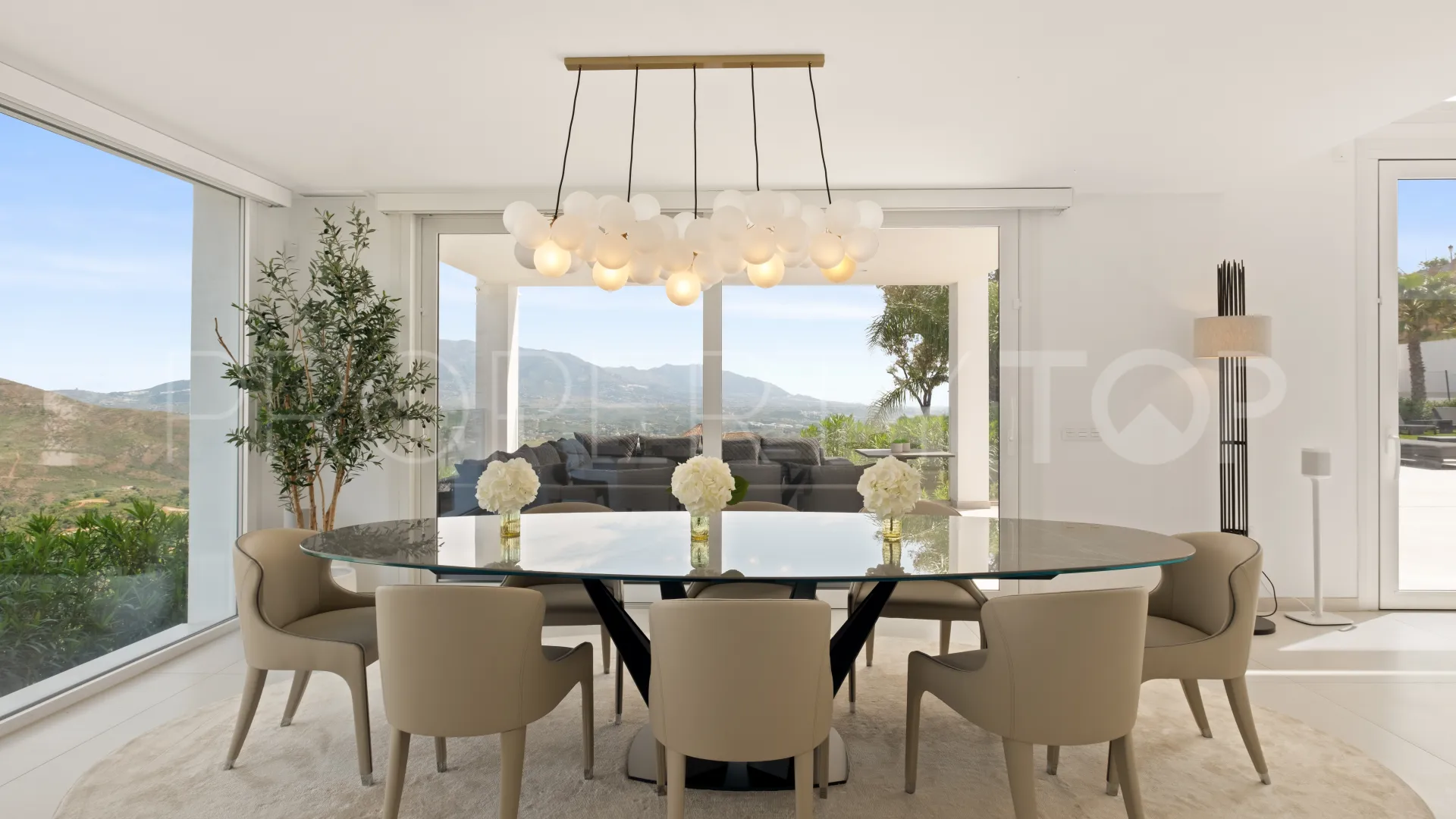 Villa for sale in La Mairena