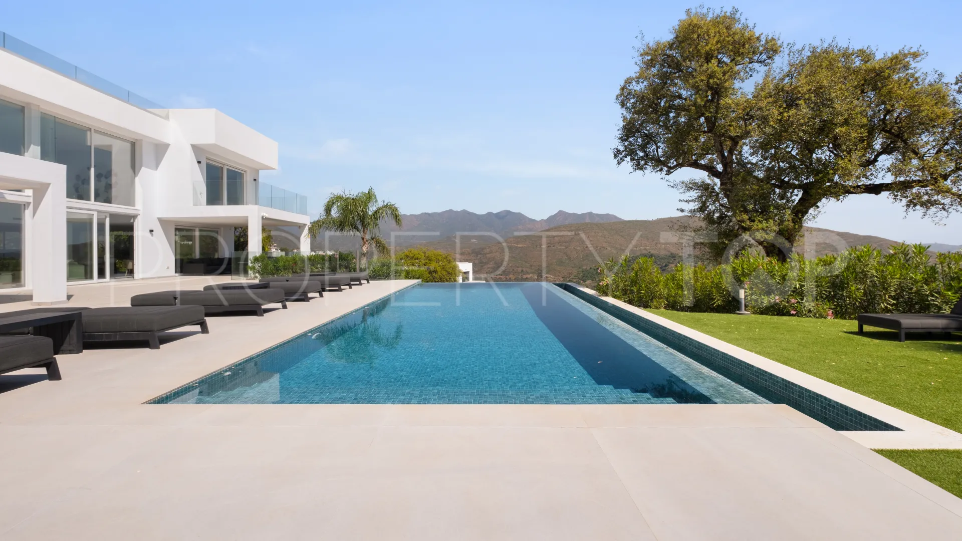 Villa for sale in La Mairena