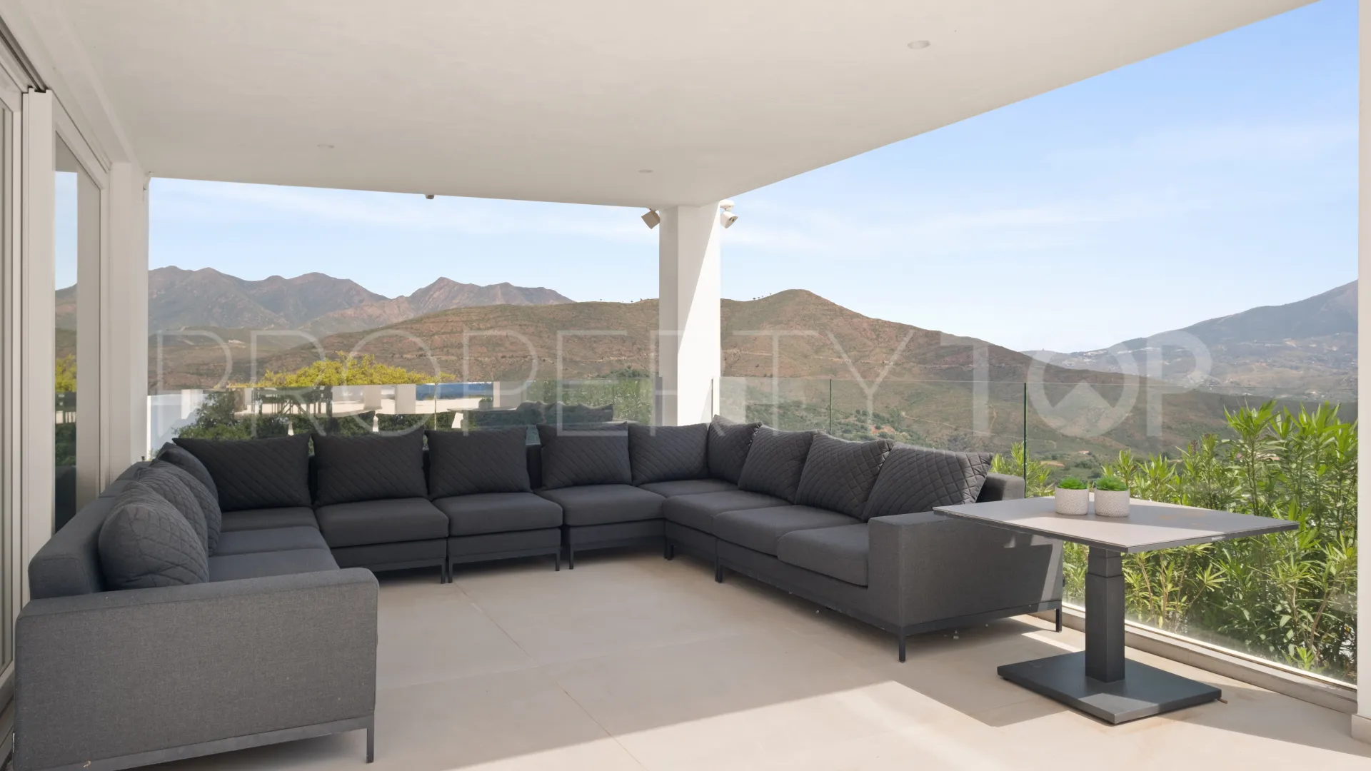 Villa for sale in La Mairena