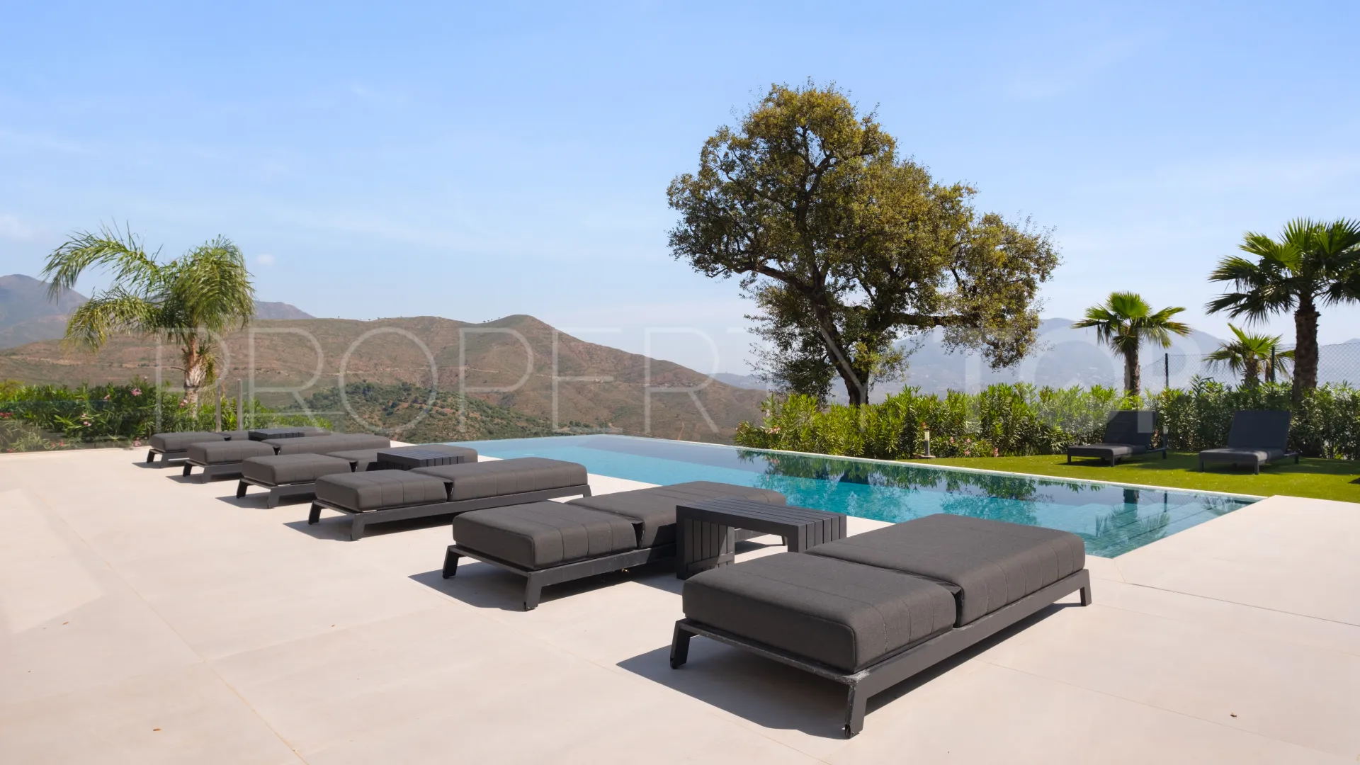 Villa for sale in La Mairena