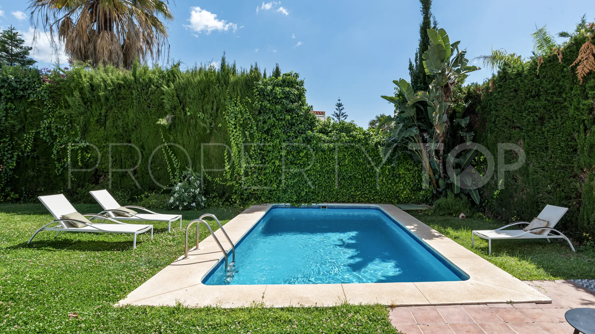 Villa in Nueva Andalucia for sale