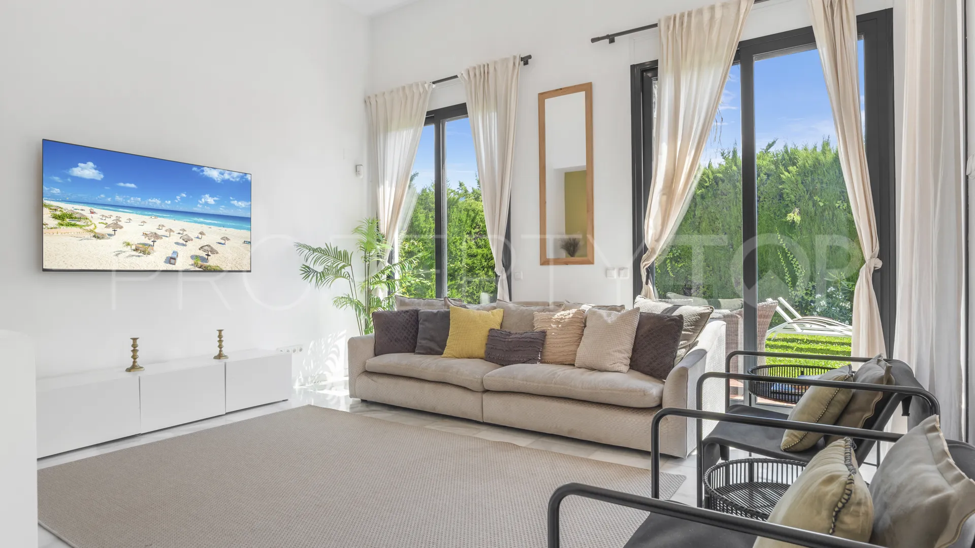 Villa in Nueva Andalucia for sale