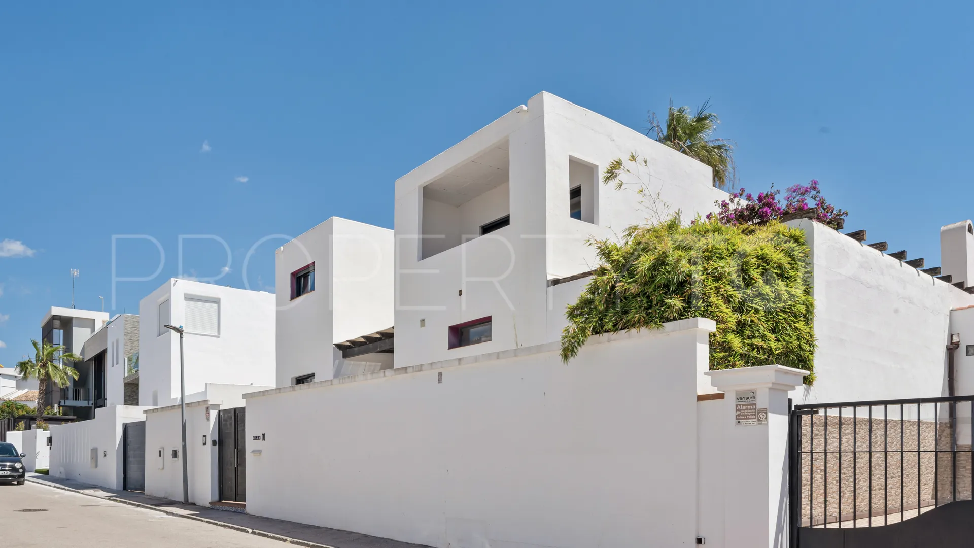 Villa in Nueva Andalucia for sale