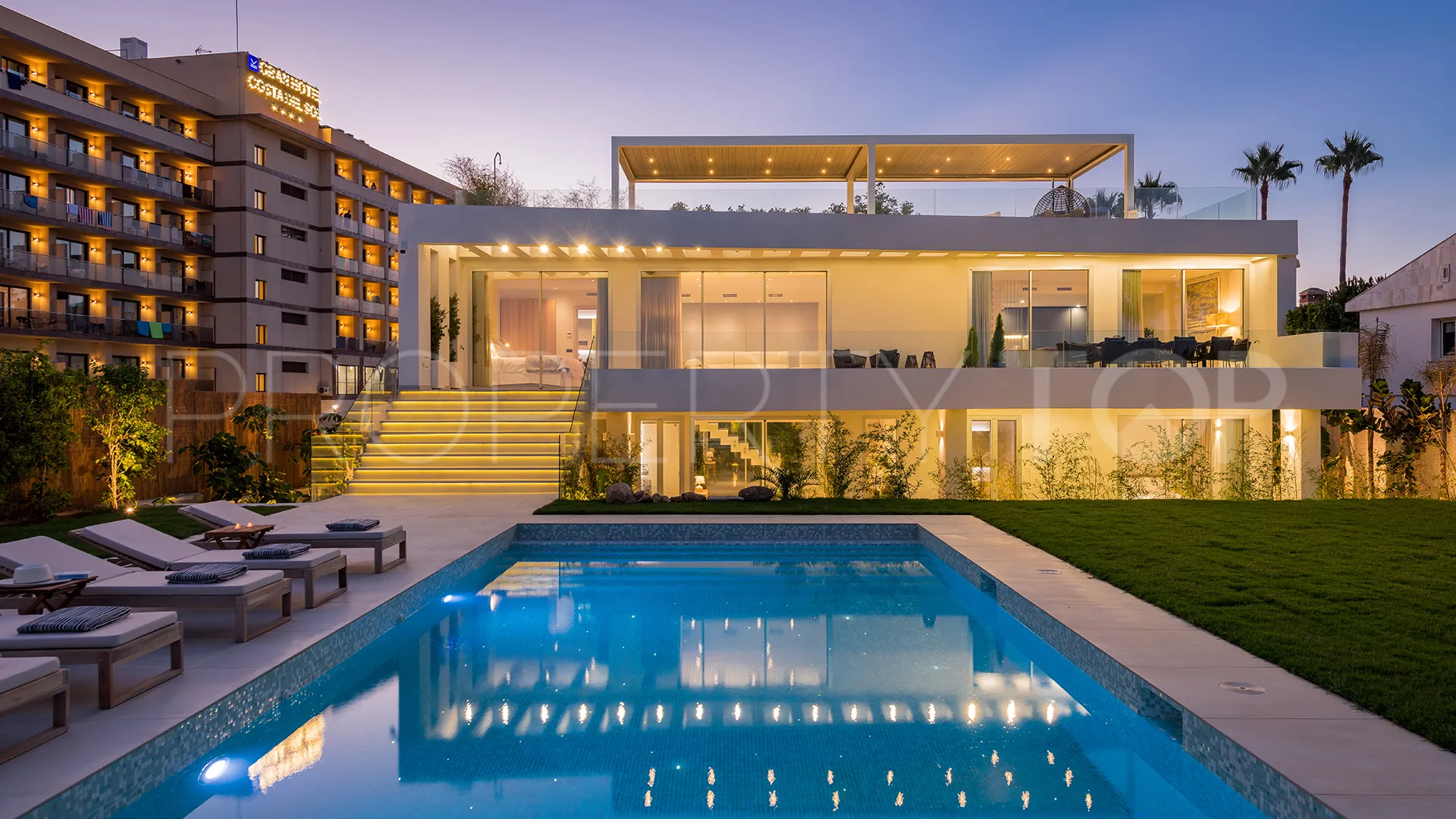 Comprar villa en Mijas Costa de 5 dormitorios