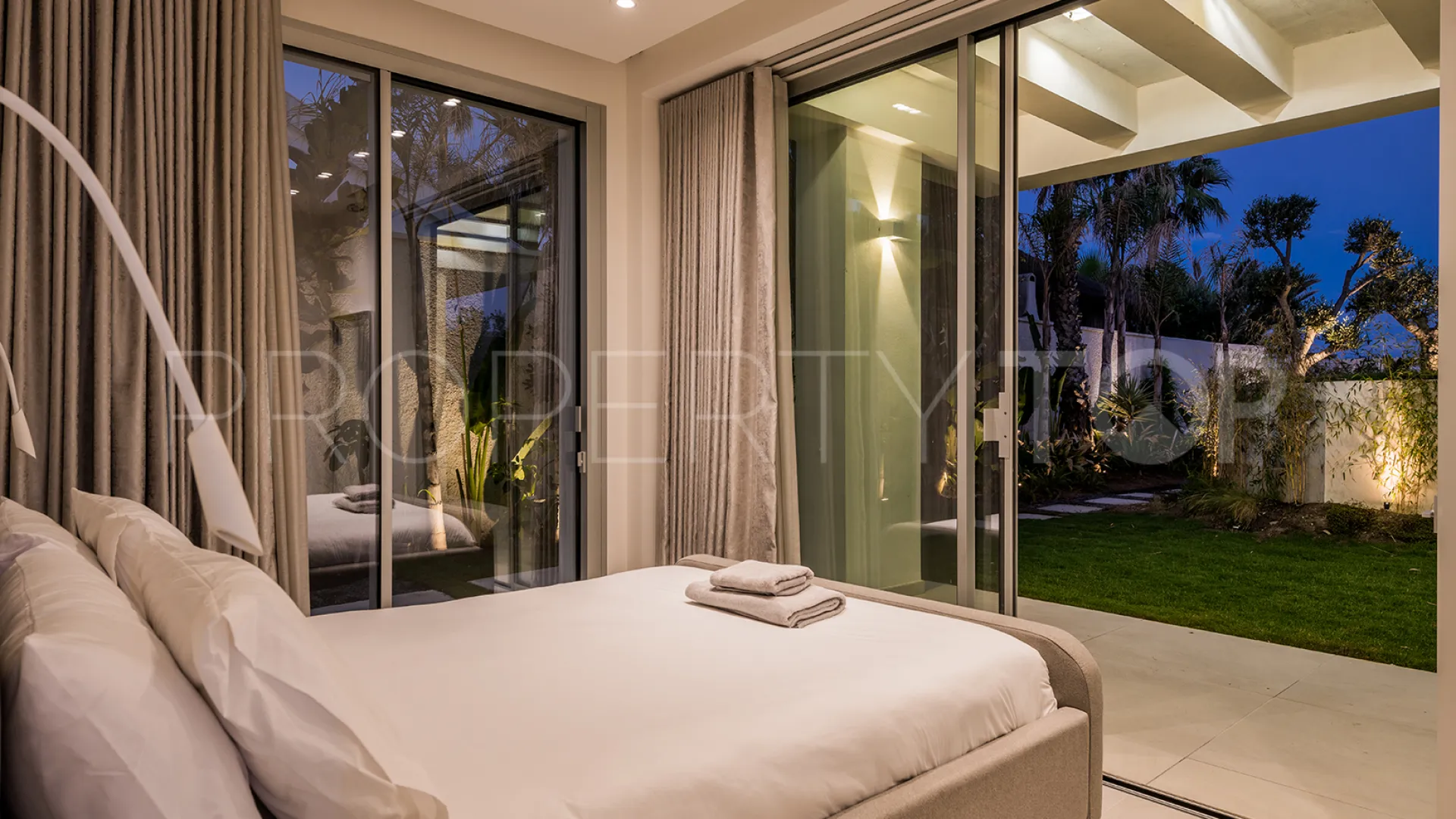 Comprar villa en Mijas Costa de 5 dormitorios