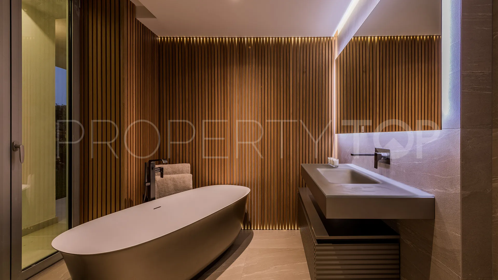 Comprar villa en Mijas Costa de 5 dormitorios