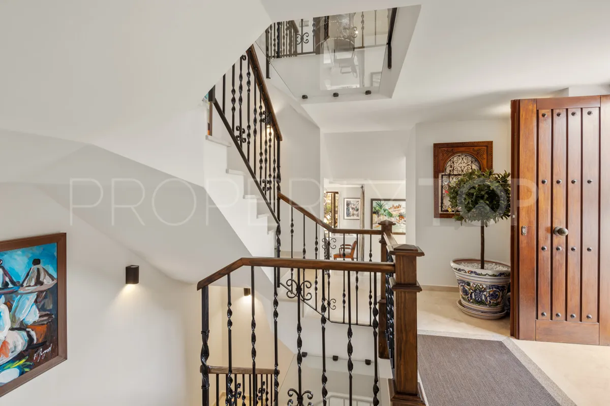 6 bedrooms El Madroñal villa for sale
