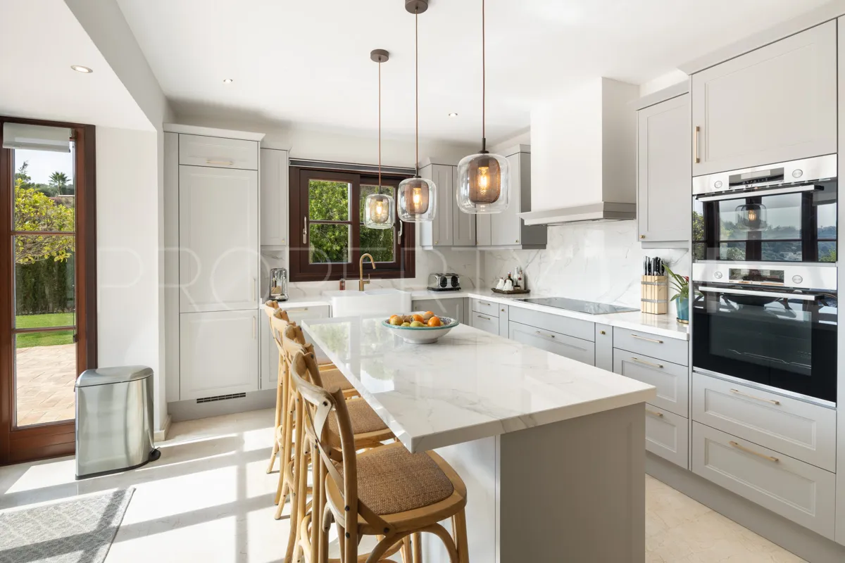 6 bedrooms El Madroñal villa for sale