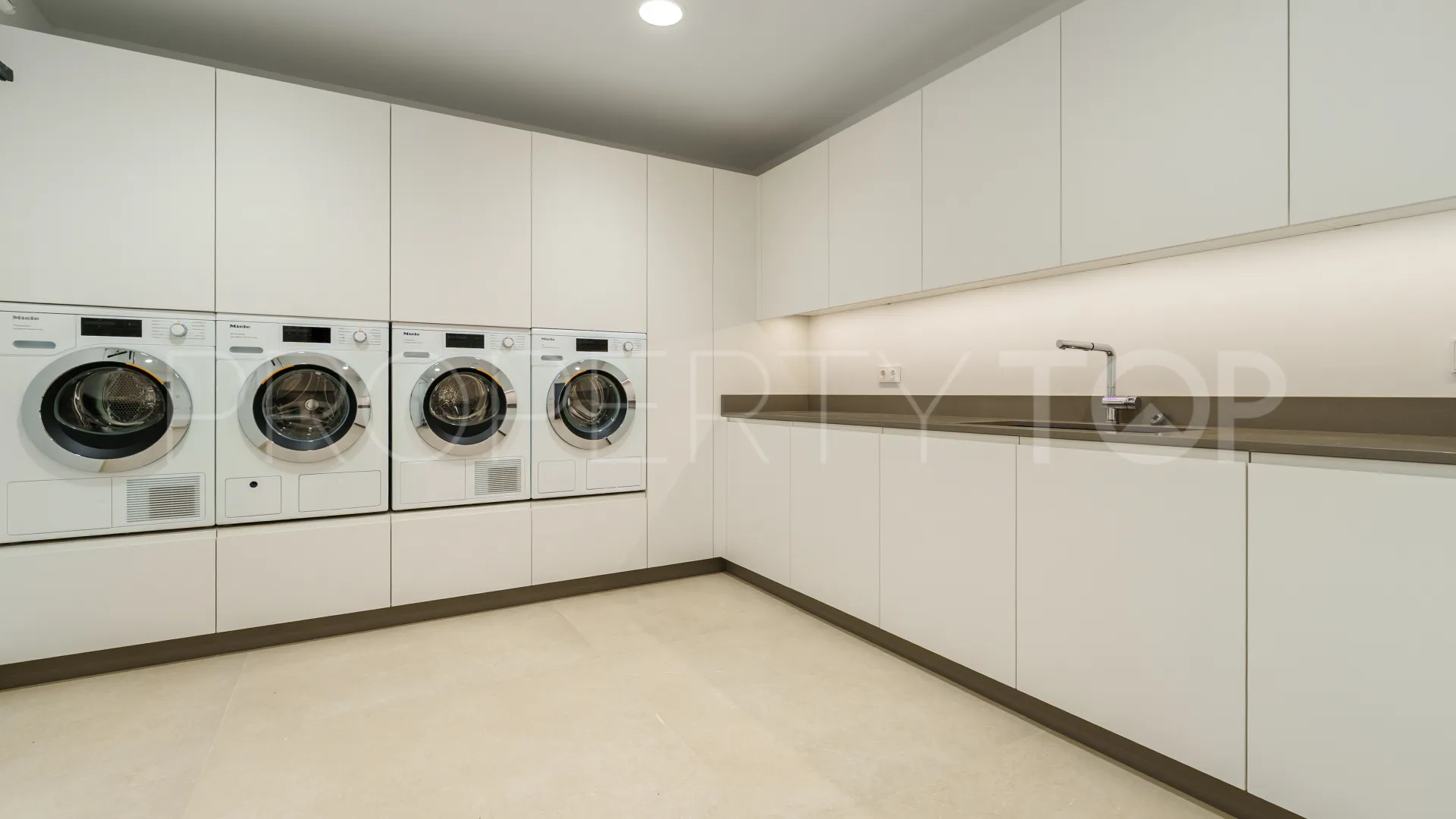 For sale 5 bedrooms villa in La Quinta