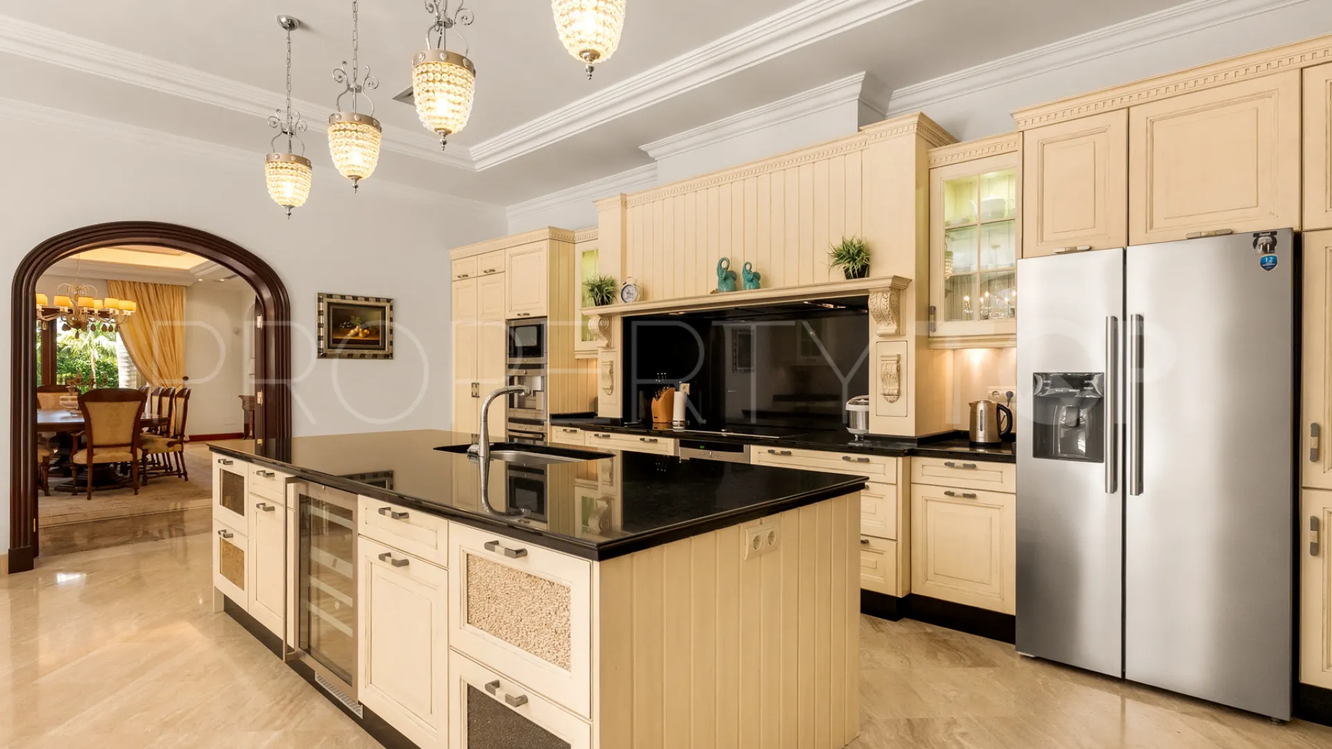 For sale Guadalmina Baja villa with 8 bedrooms