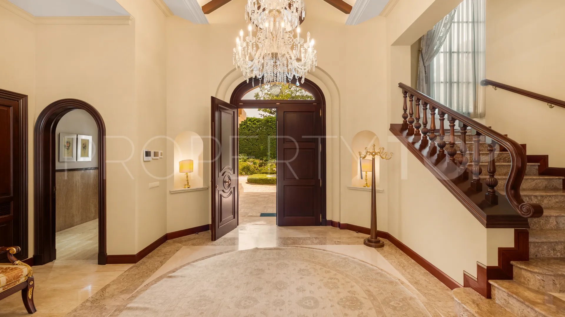 For sale Guadalmina Baja villa with 8 bedrooms
