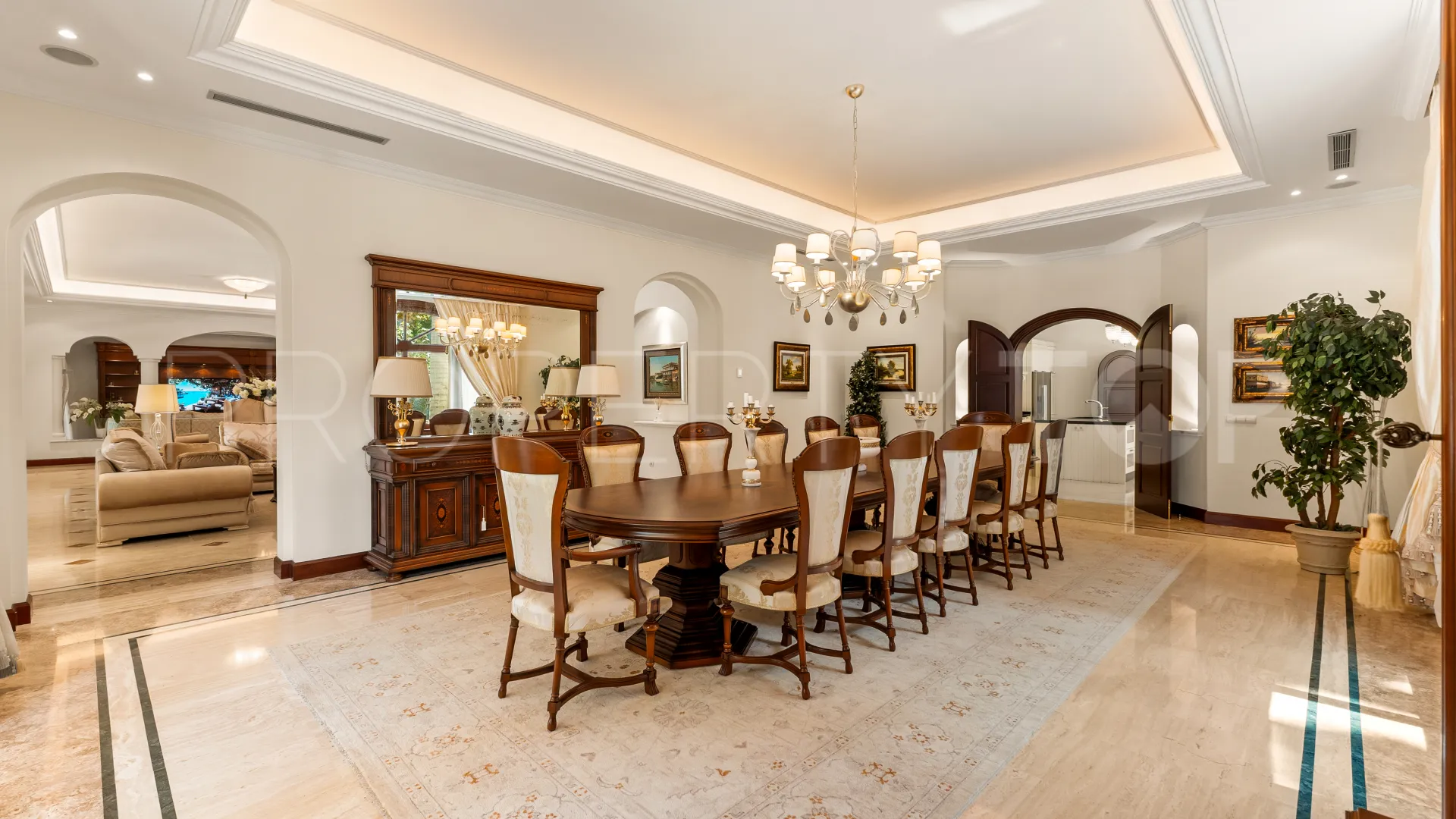 For sale Guadalmina Baja villa with 8 bedrooms