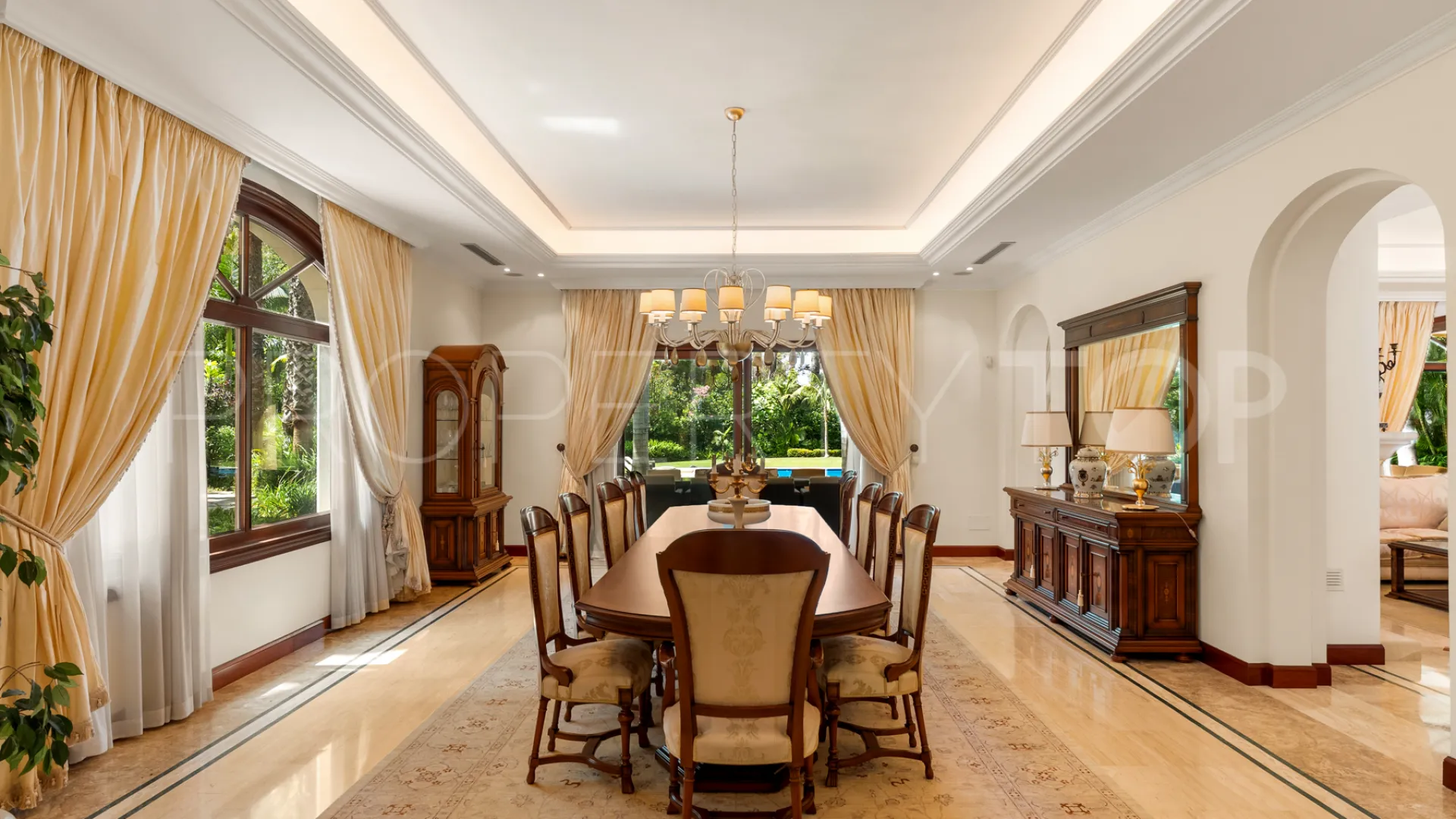 For sale Guadalmina Baja villa with 8 bedrooms