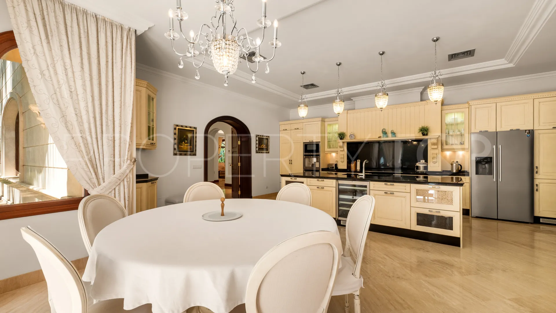 For sale Guadalmina Baja villa with 8 bedrooms