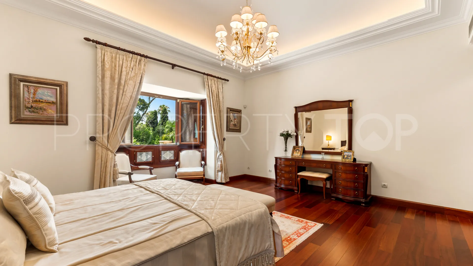 For sale Guadalmina Baja villa with 8 bedrooms