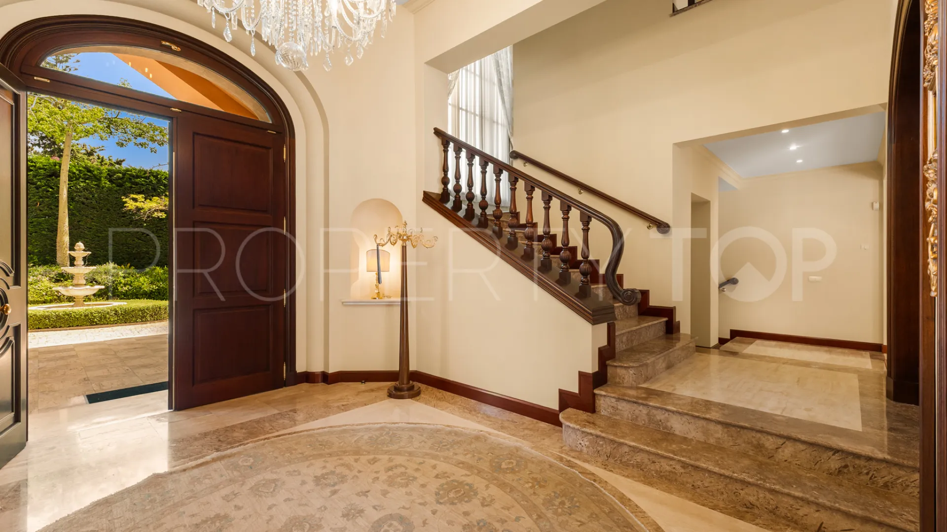 For sale Guadalmina Baja villa with 8 bedrooms
