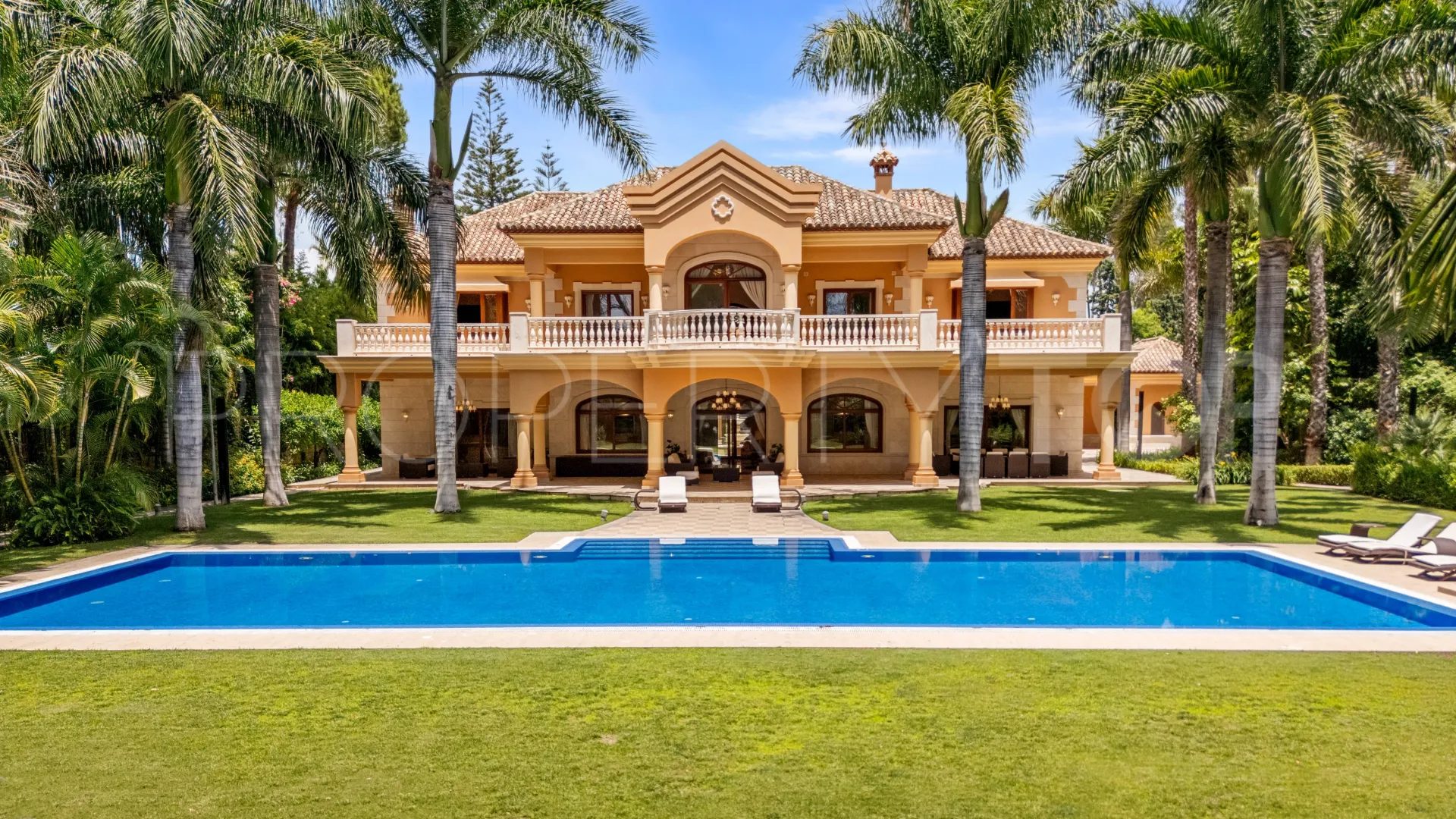 For sale Guadalmina Baja villa with 8 bedrooms