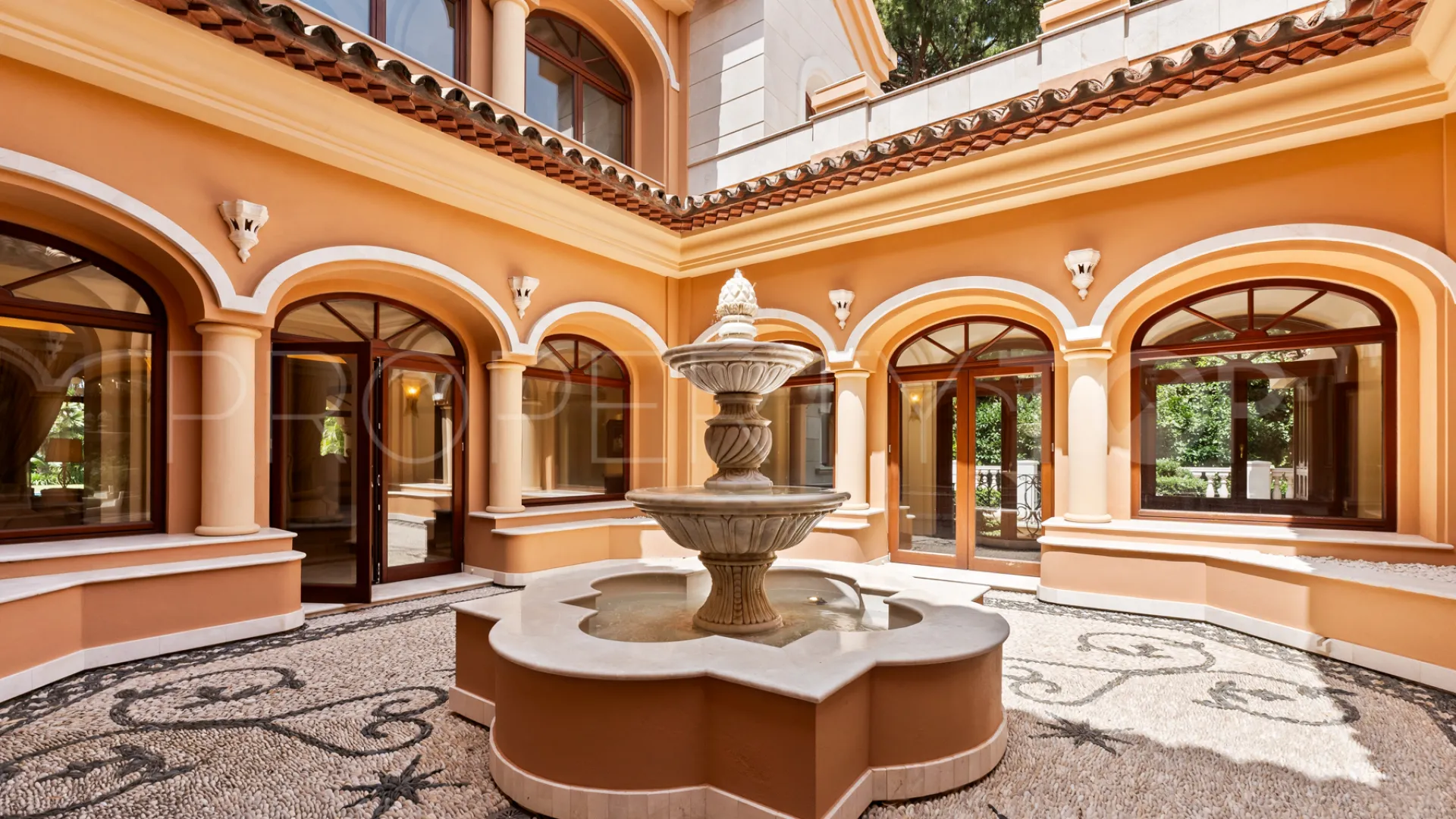 For sale Guadalmina Baja villa with 8 bedrooms