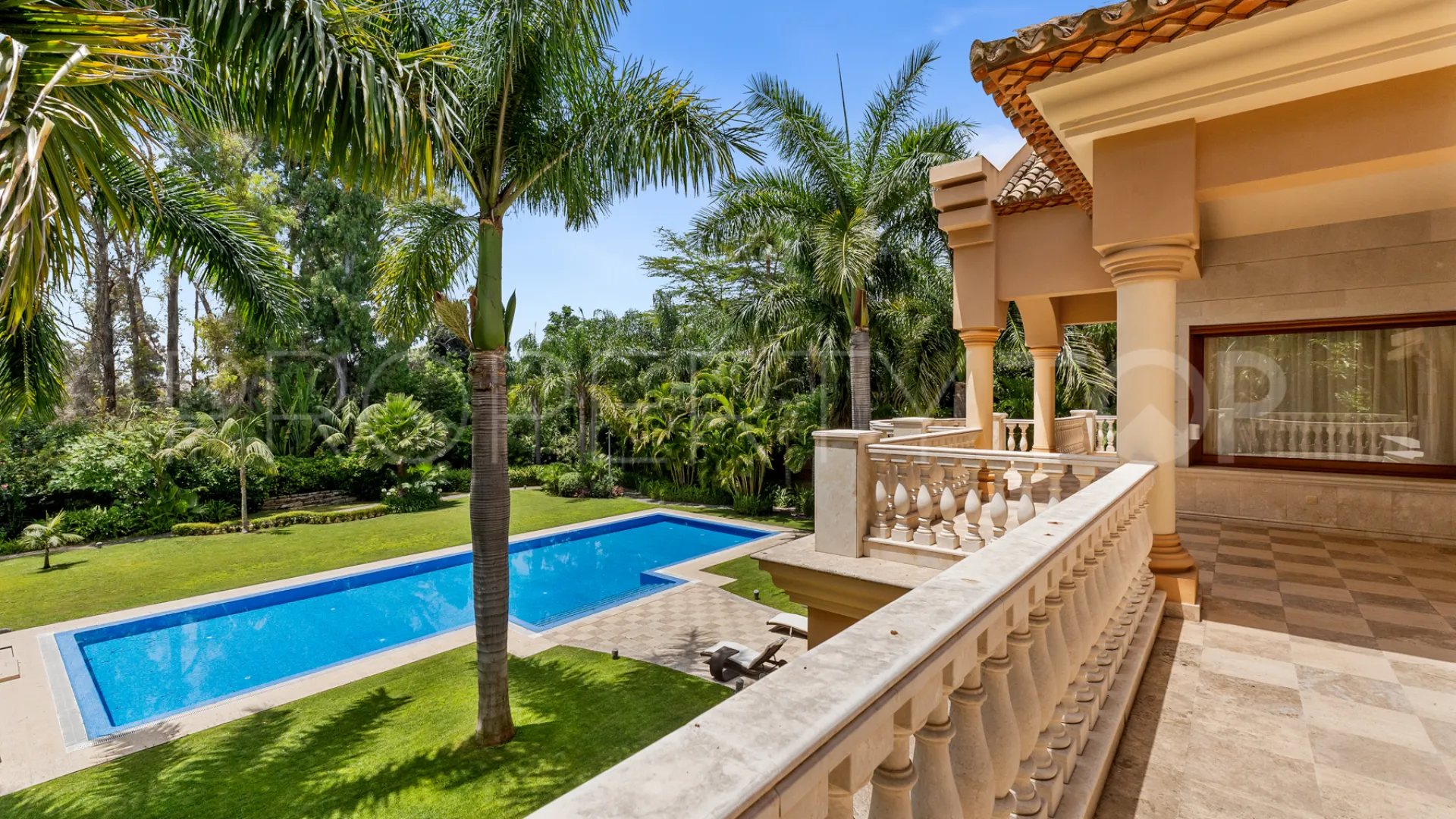 For sale Guadalmina Baja villa with 8 bedrooms