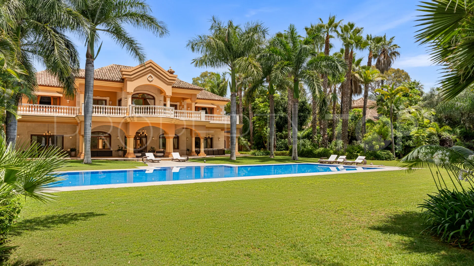 For sale Guadalmina Baja villa with 8 bedrooms