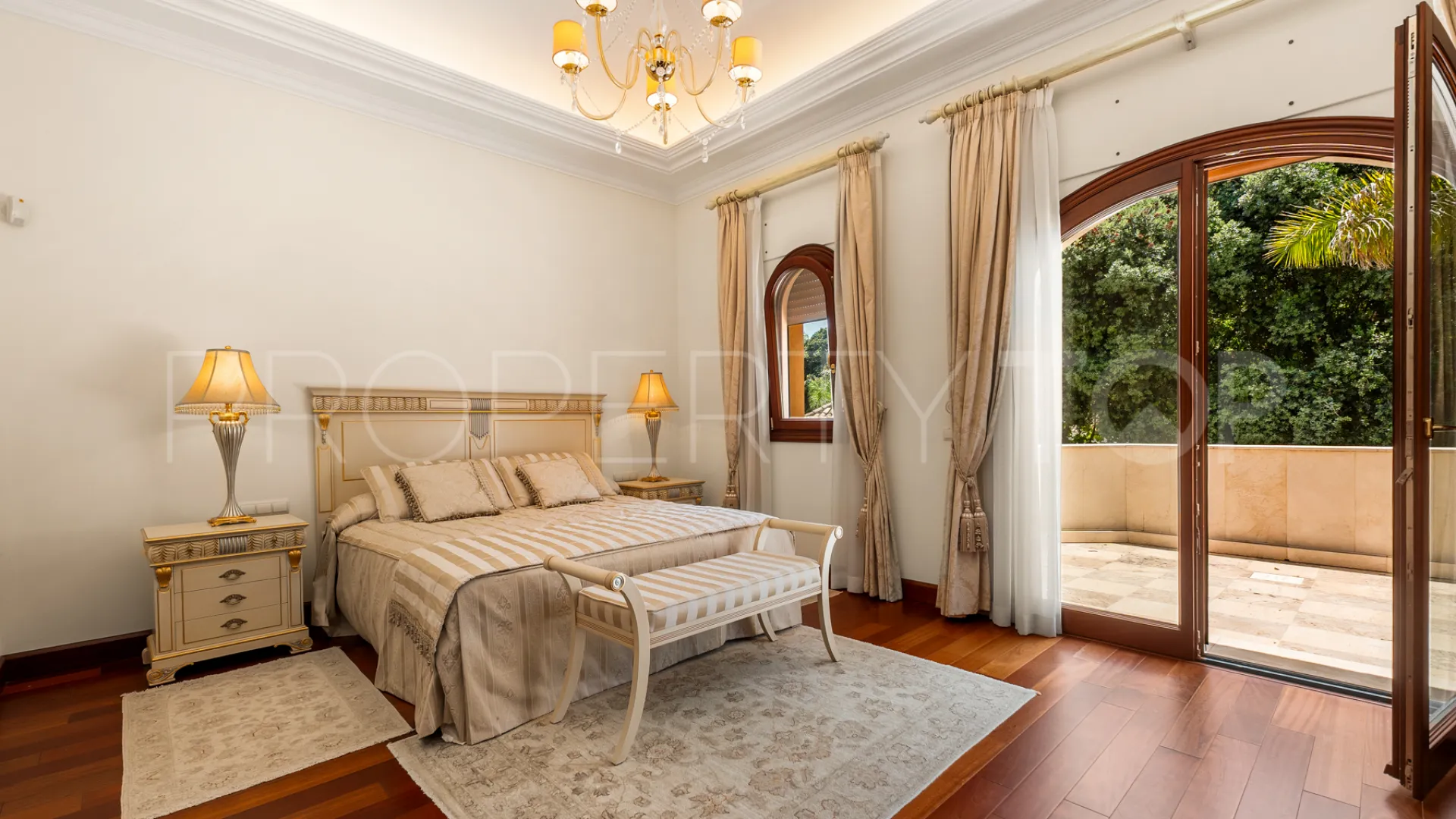 For sale Guadalmina Baja villa with 8 bedrooms