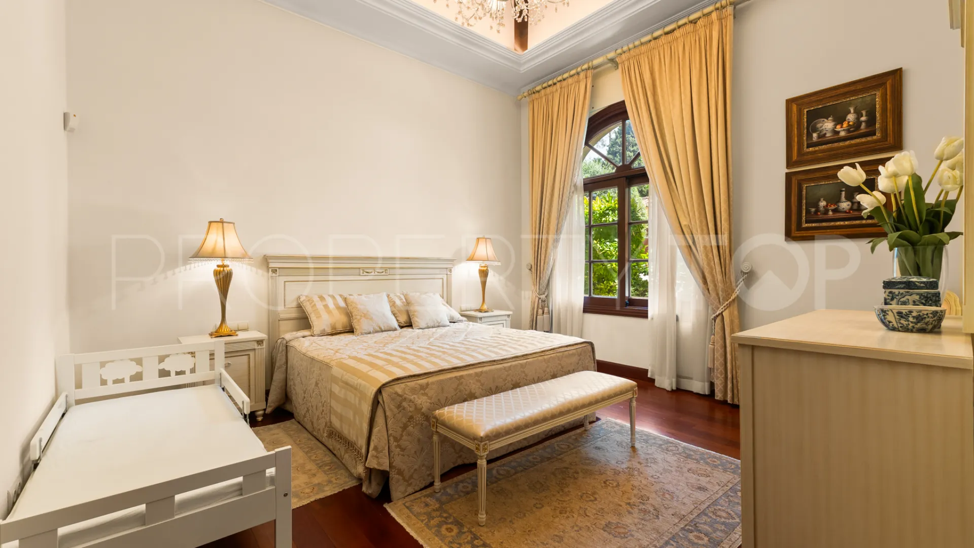 For sale Guadalmina Baja villa with 8 bedrooms