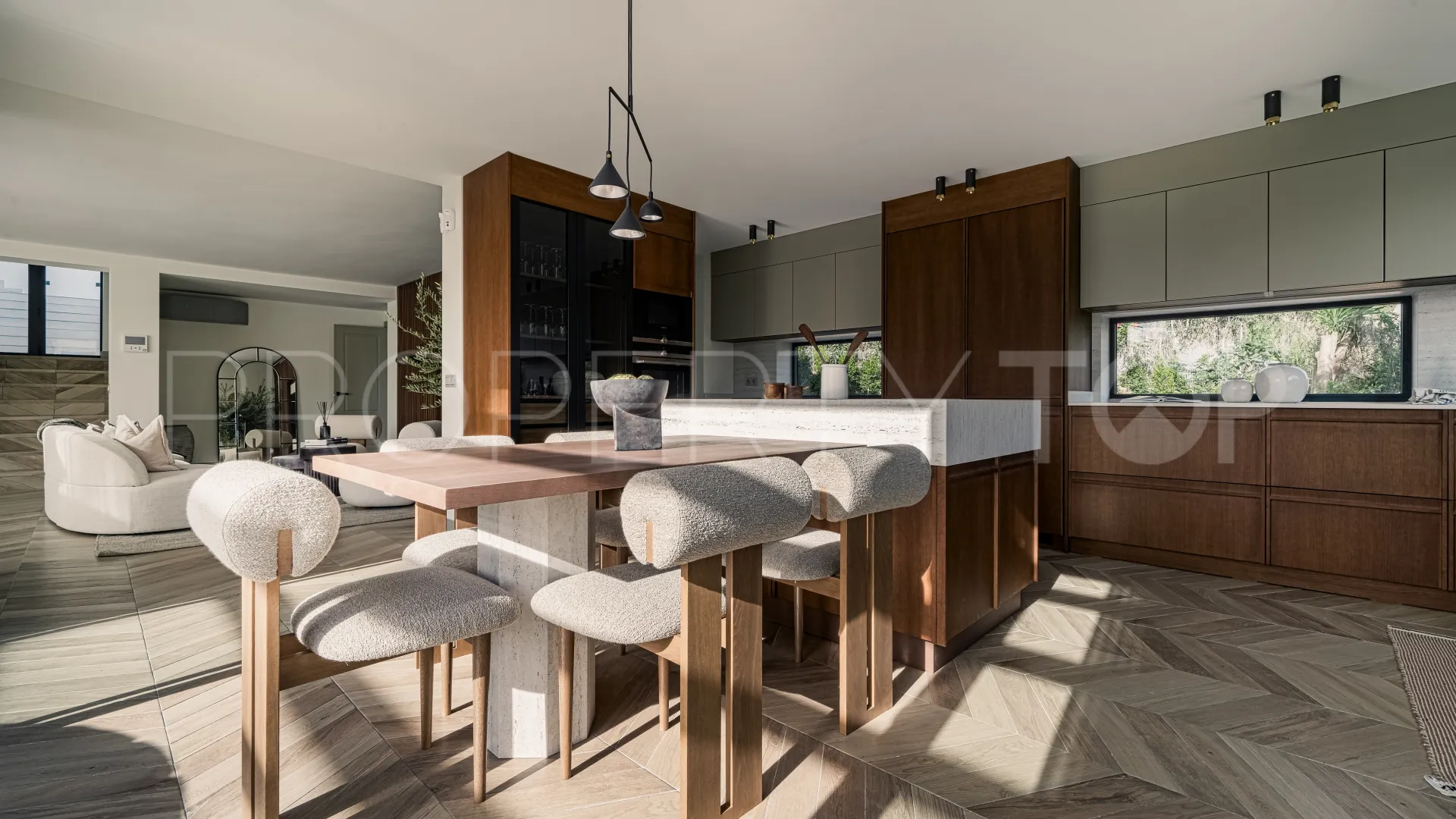 Comprar villa en Nueva Andalucia de 5 dormitorios
