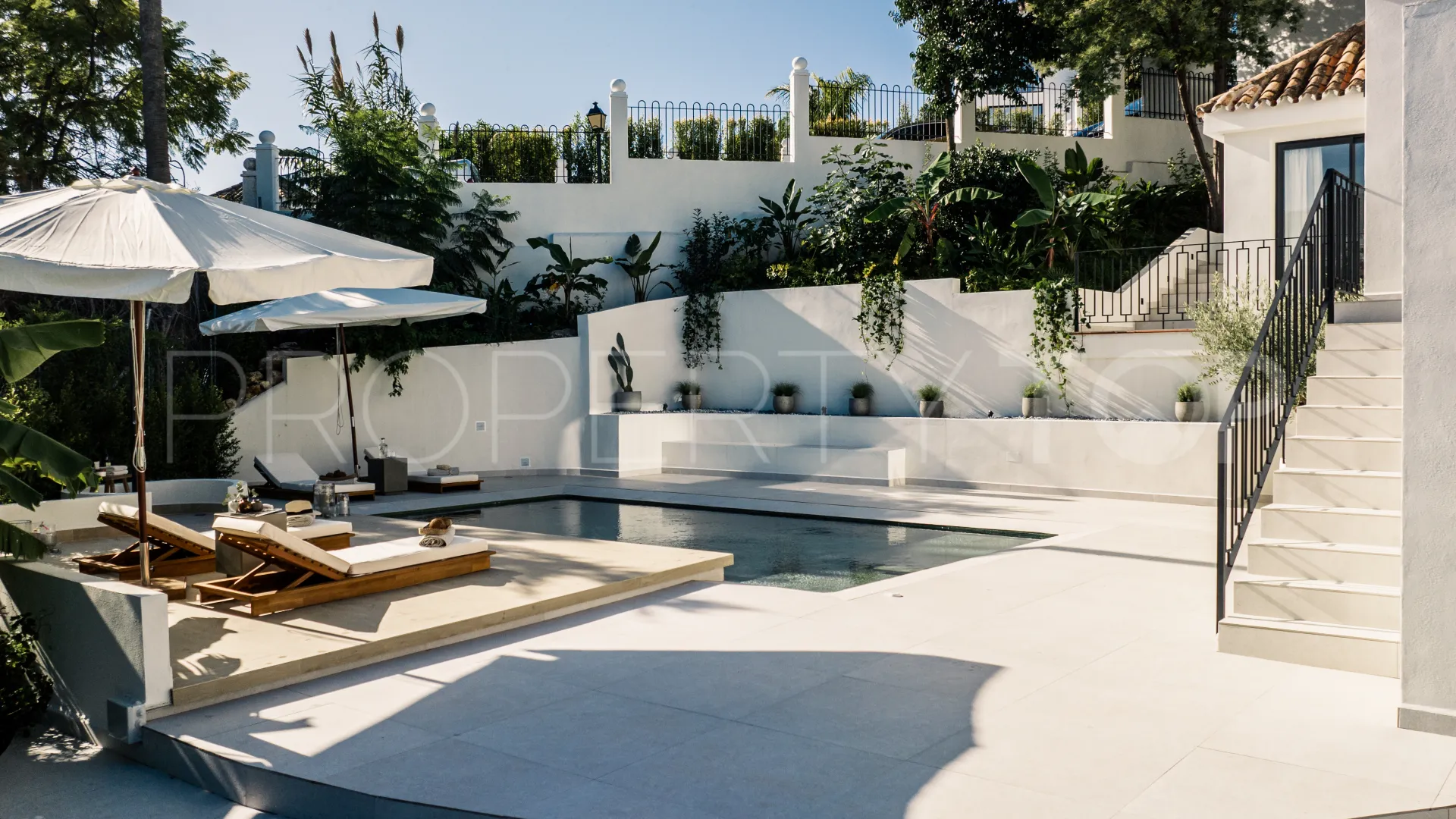Comprar villa en Nueva Andalucia de 5 dormitorios