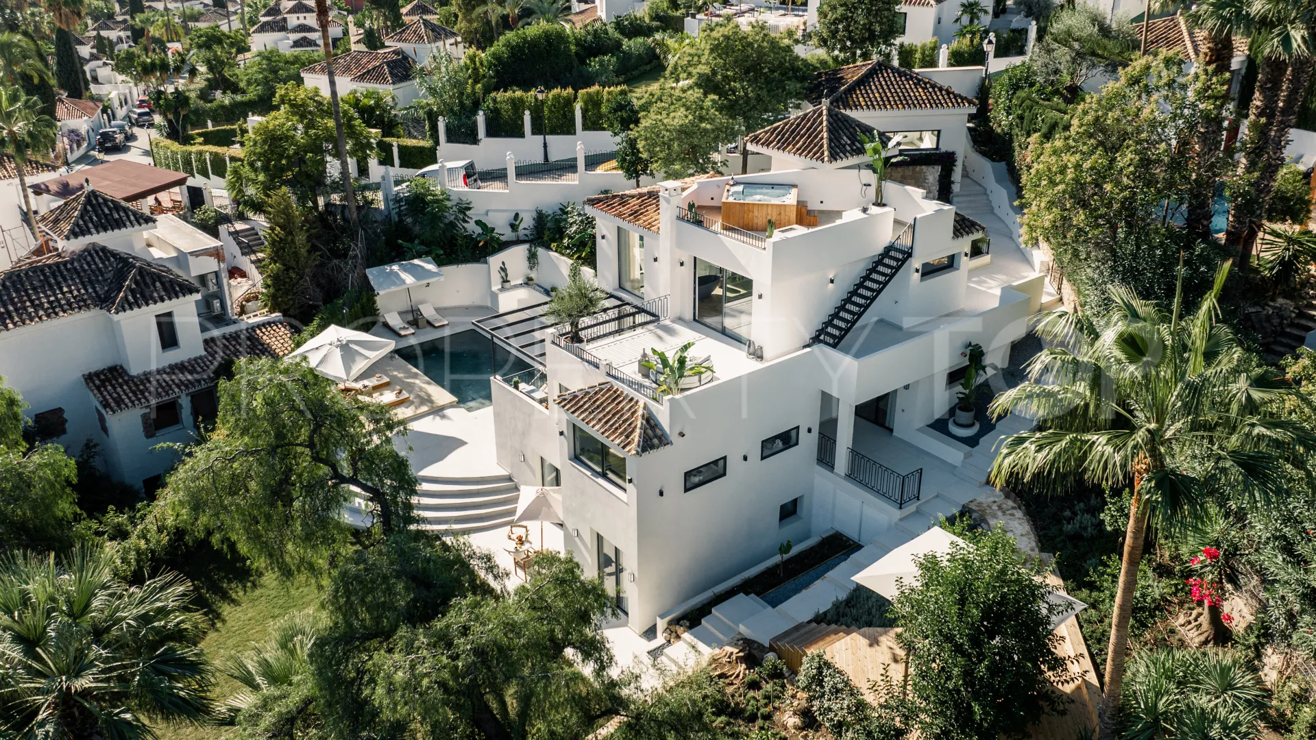 Comprar villa en Nueva Andalucia de 5 dormitorios