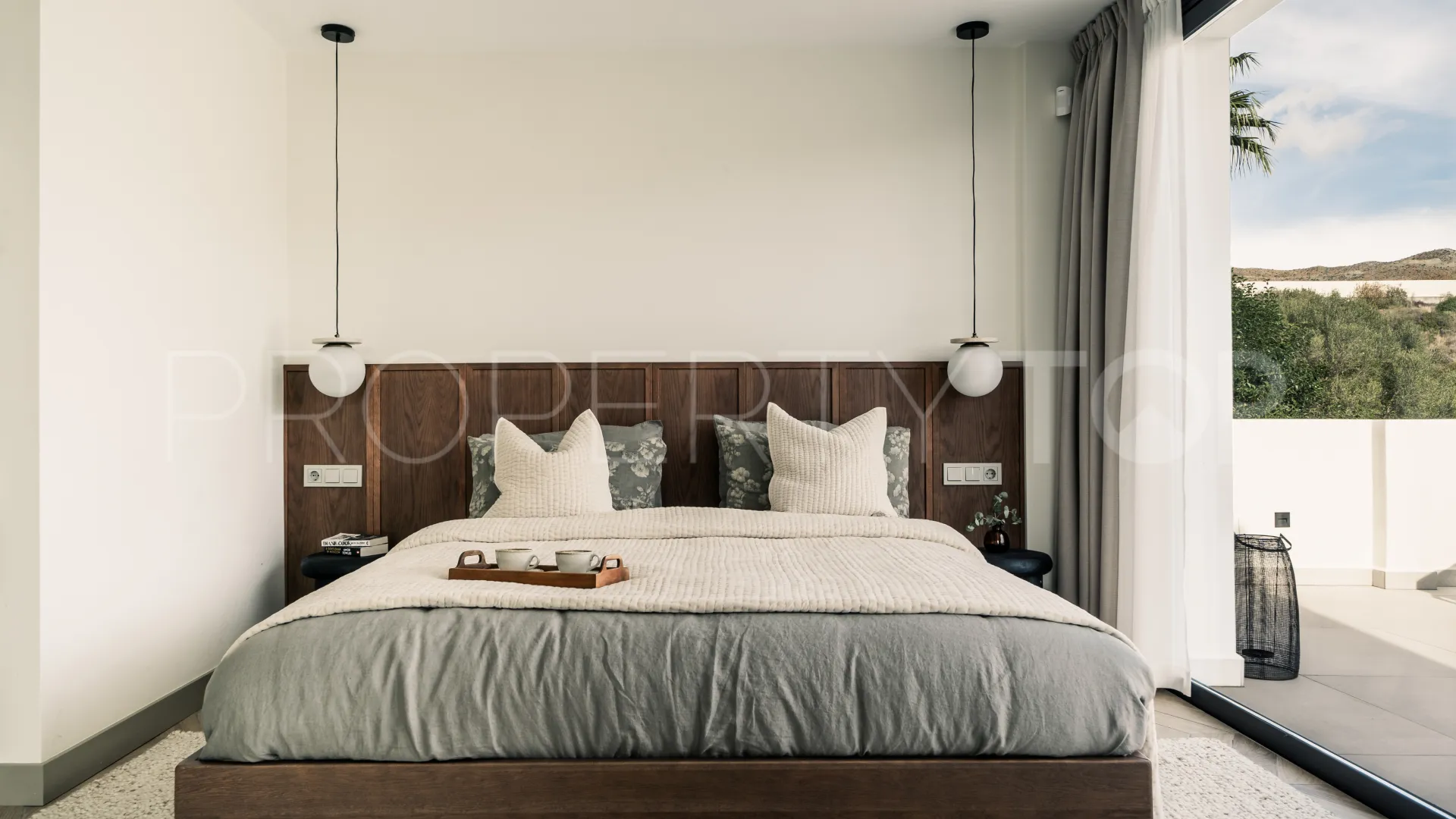 Comprar villa en Nueva Andalucia de 5 dormitorios