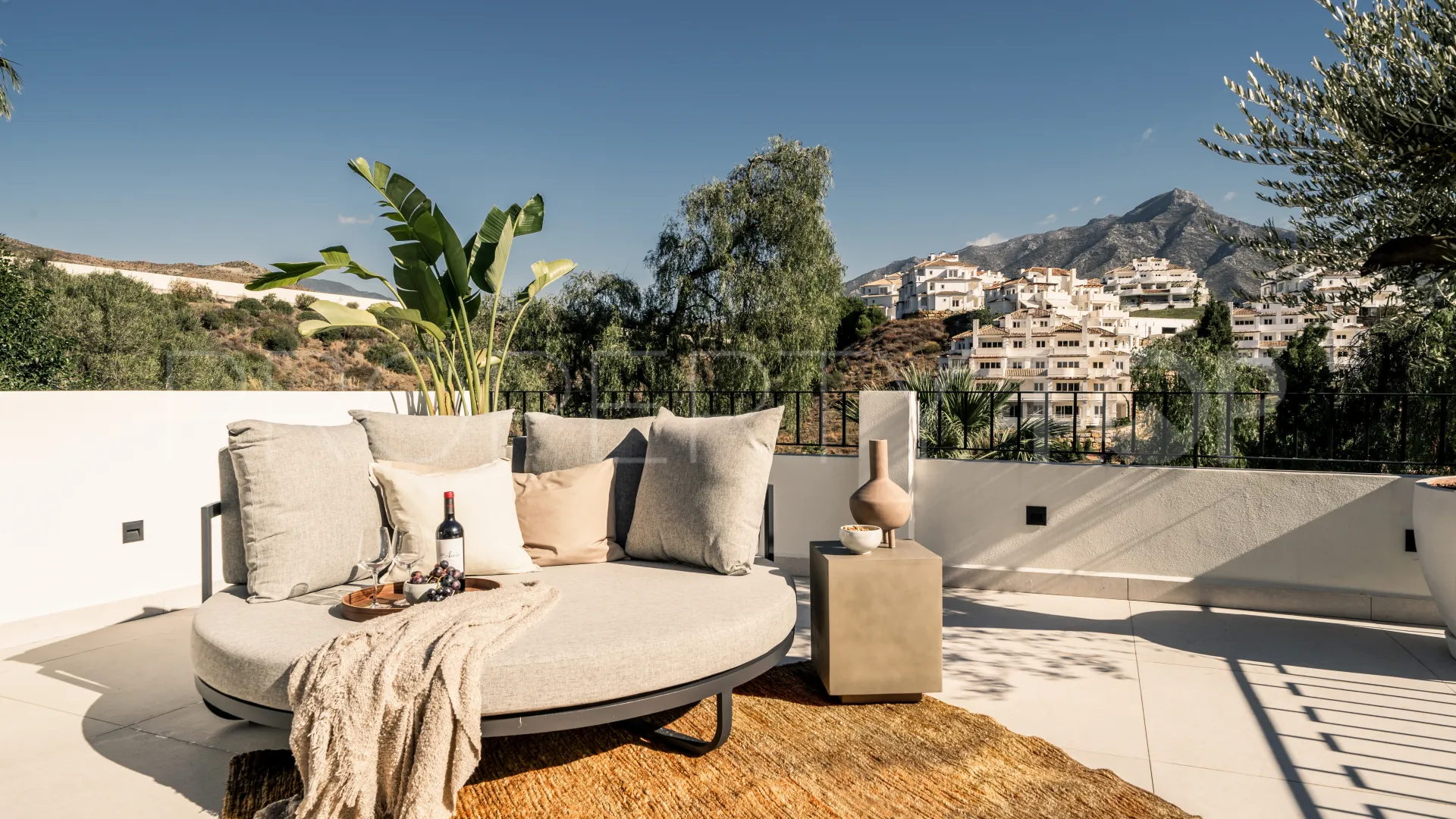 Comprar villa en Nueva Andalucia de 5 dormitorios